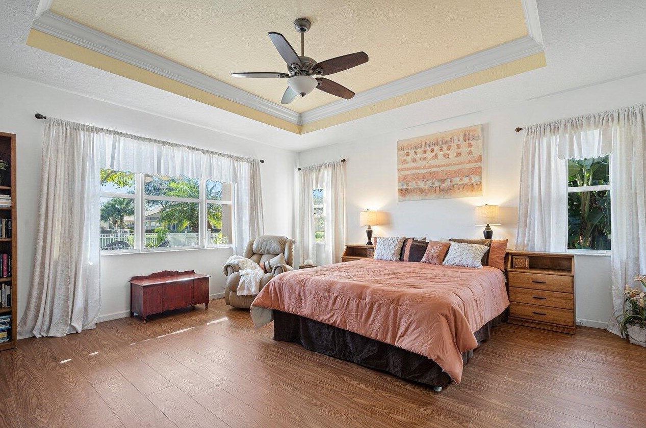 12039 Oakvista Dr, Boynton Beach FL 33437-6351 exterior