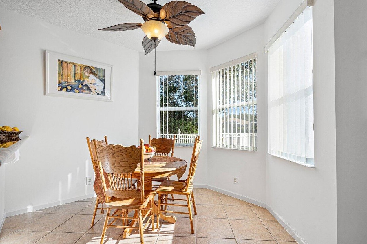 12039 Oakvista Dr, Boynton Beach FL 33437-6351 exterior