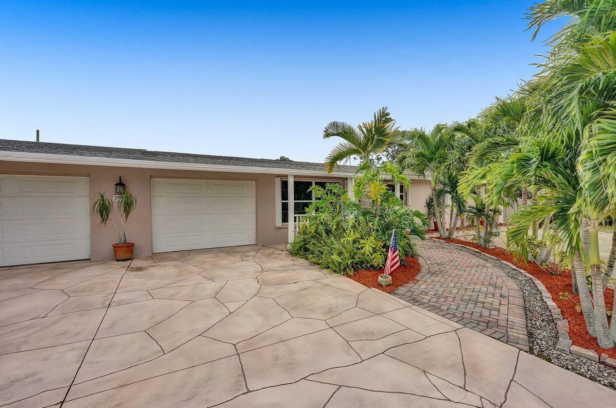 18989 Hillcrest Dr, Jupiter, FL 33469-1631