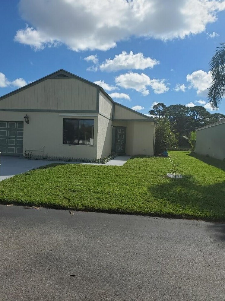 20 Hastings Ln, Boynton Beach, FL 33426