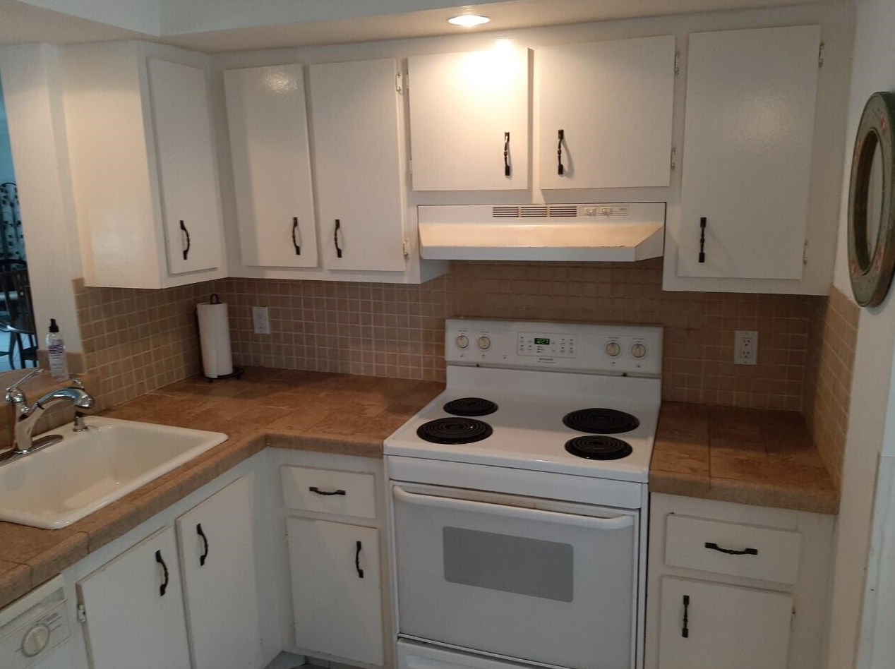 27 Abbey Ln #205, Delray Beach, FL 33446