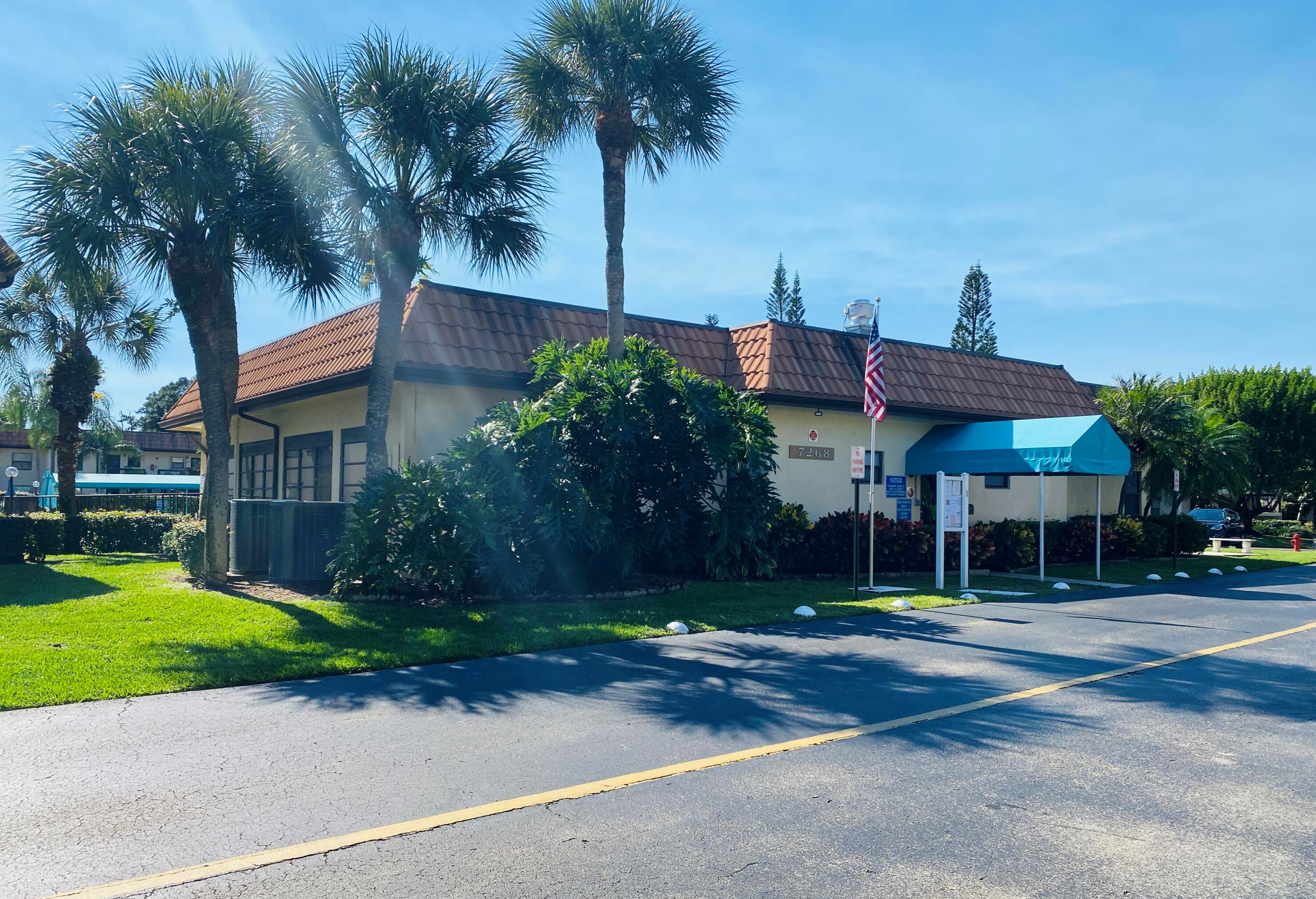 7106 Golf Colony Ct, Lake Worth FL 33467-8830 exterior