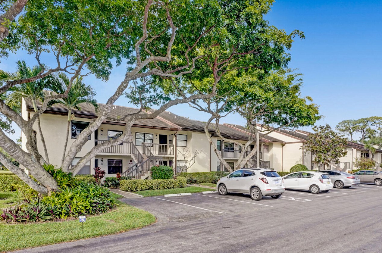 7681 Tahiti Ln #103, Lake Worth, FL 33467