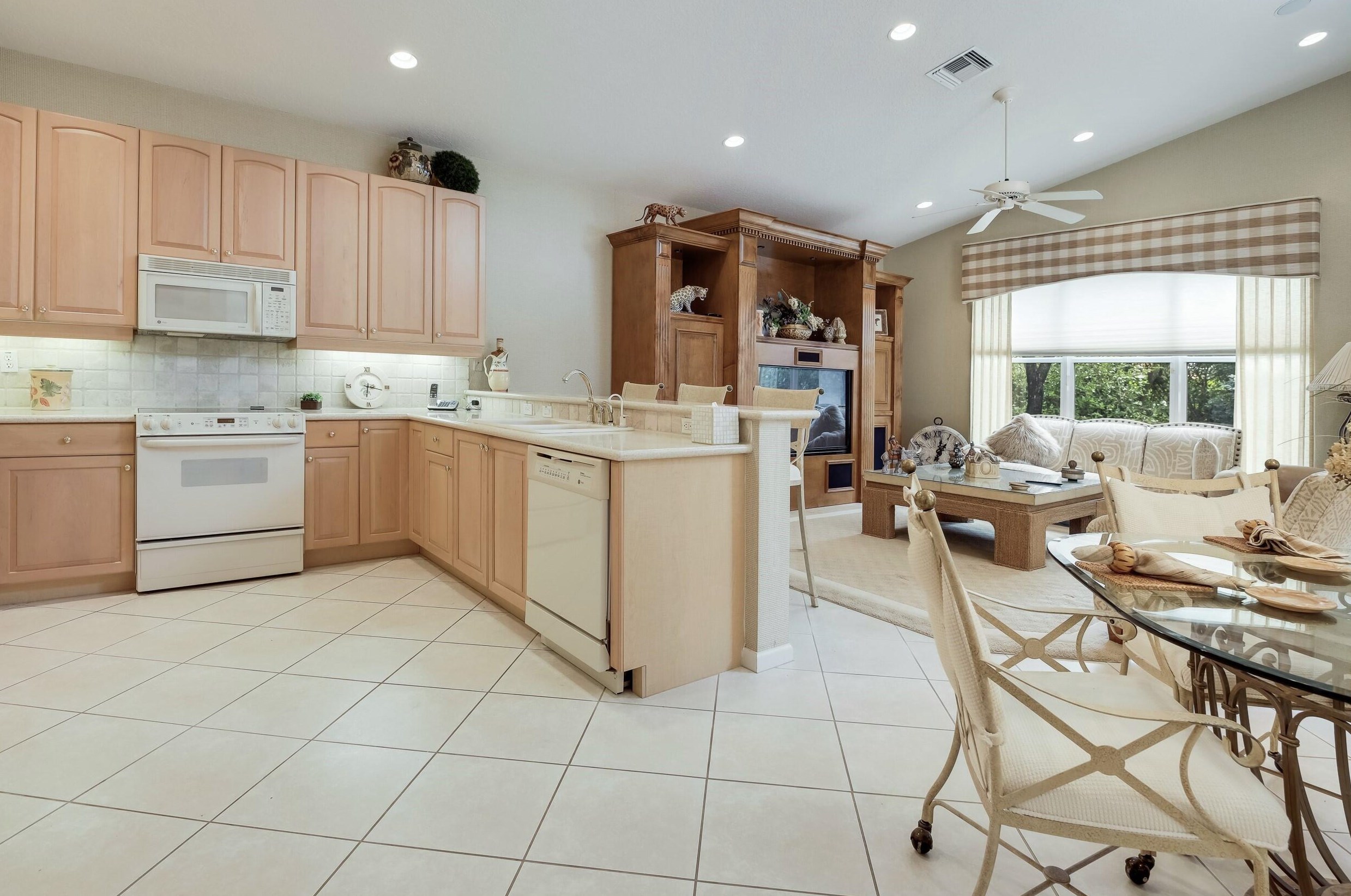 11480 Ohanu Cir, Boynton Beach FL  33437-7031 exterior