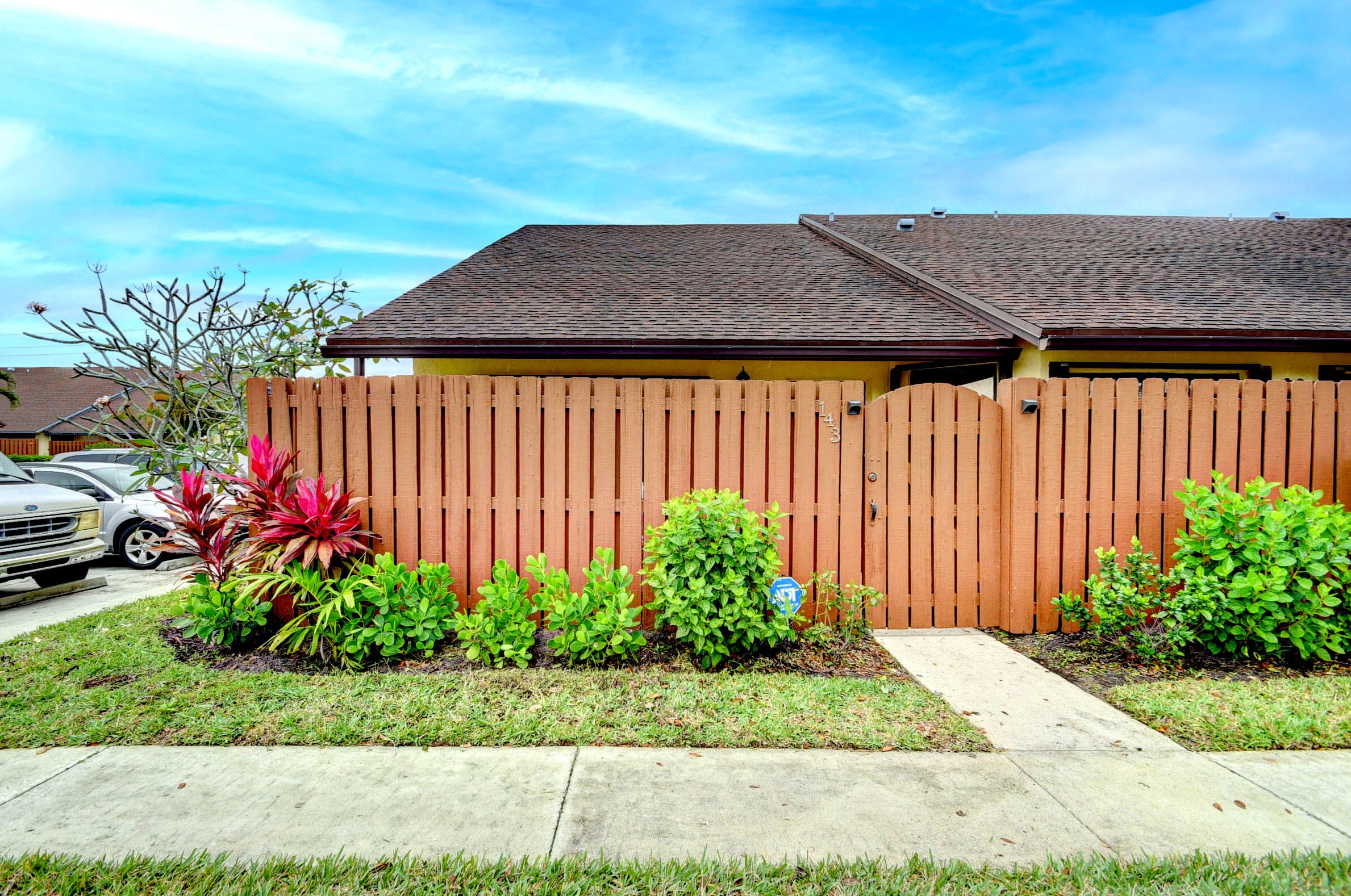 143 Springdale Cir, Lake Worth, FL 33461-6327