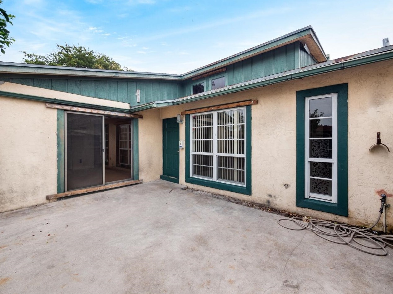 1101 Manor Dr, Lake Worth, FL 33461-2738