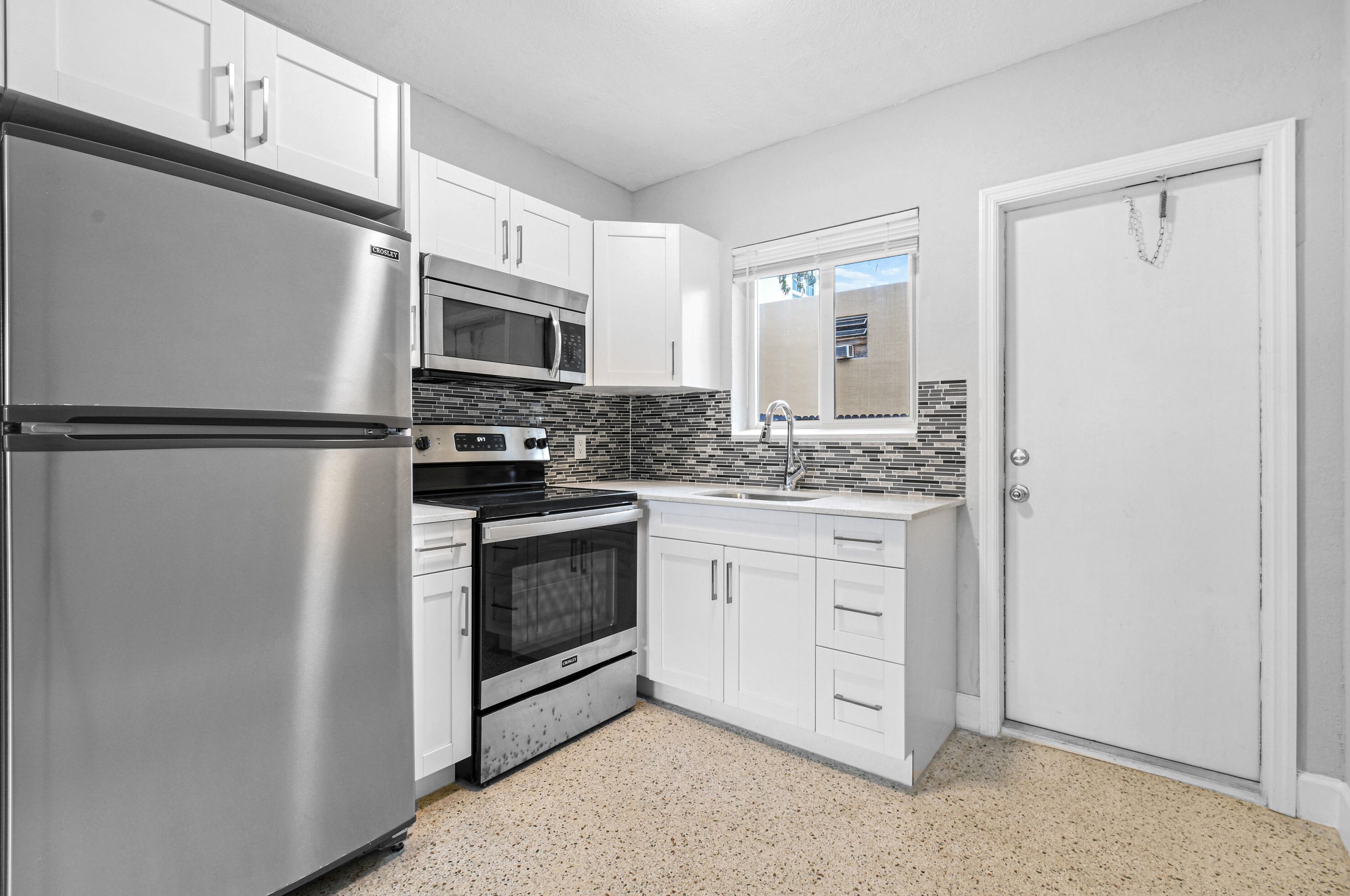 3906 Washington Rd #6, West Palm Beach, FL 33405