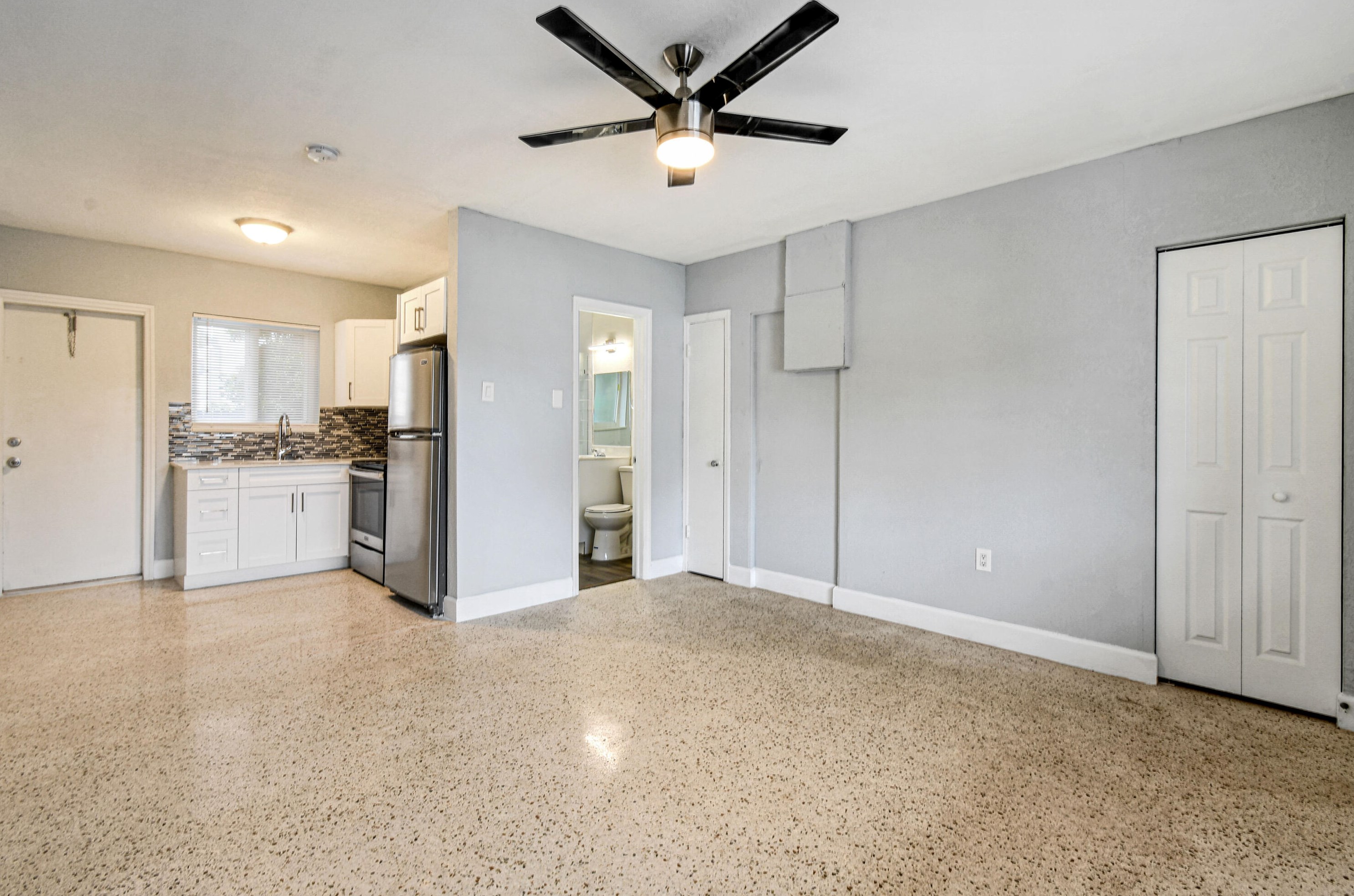 3906 Washington Rd #7, West Palm Beach, FL 33405