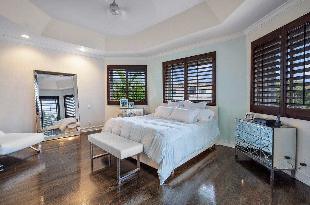 571 Golden Harbour Dr, Boca Raton FL  33432-2941 exterior