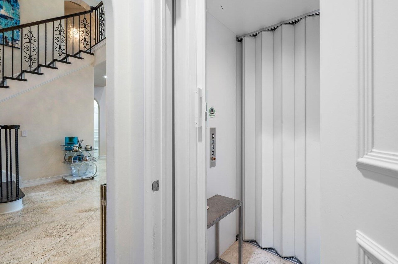 571 Golden Harbour Dr, Boca Raton FL  33432-2941 exterior