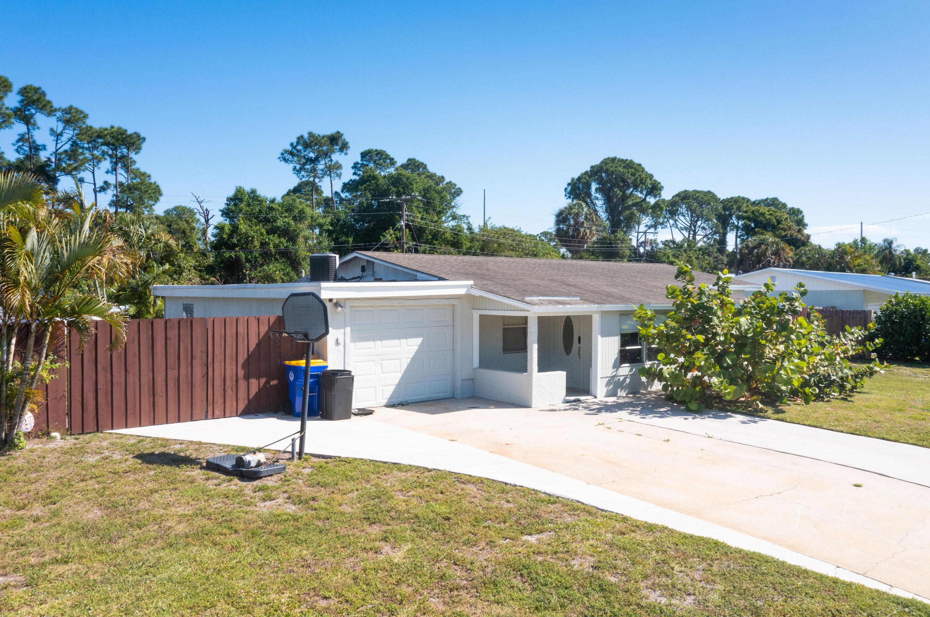 1789 Sunset Blvd, Jensen Beach FL  34957-3601 exterior