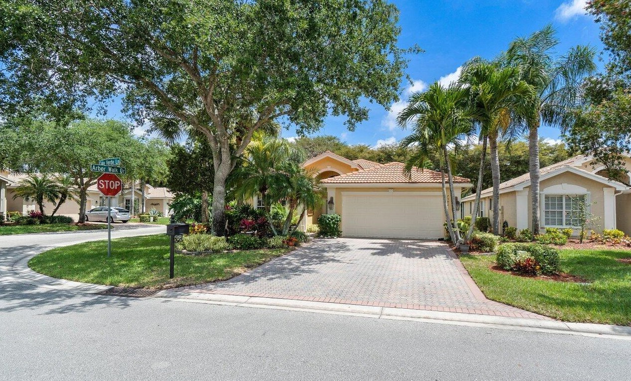 7542 Cape Verde Ln, Lake Worth, FL 33467-6905