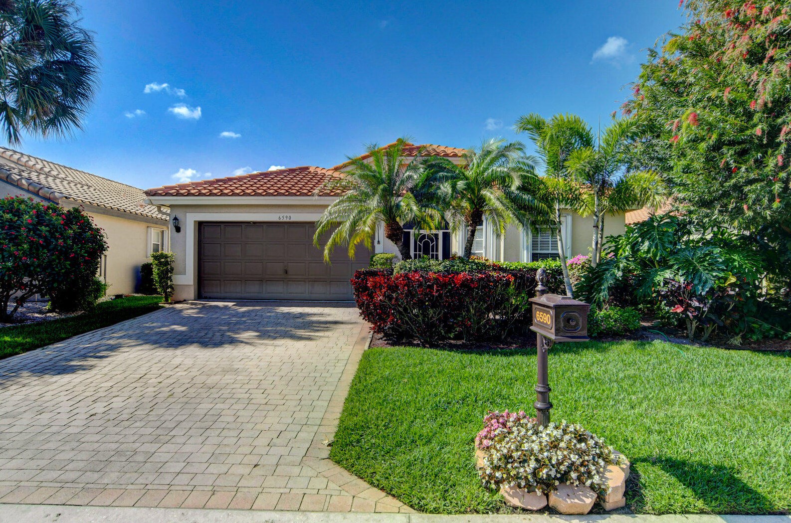 6590 Maybrook Rd, Boynton Beach FL 33437-6411 exterior