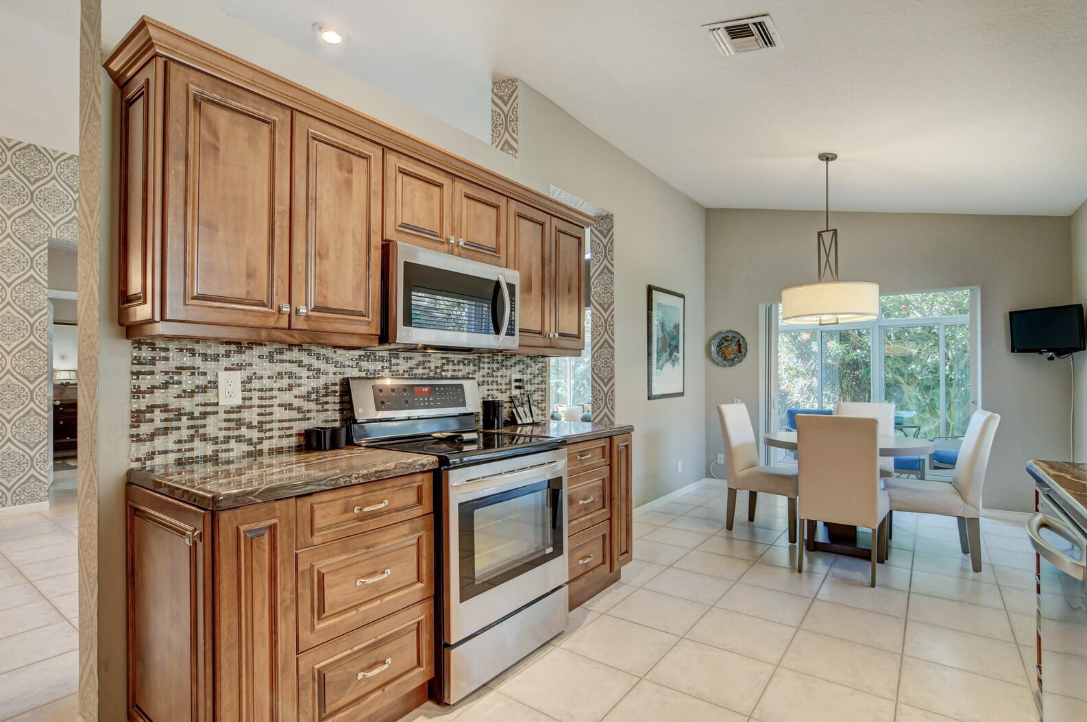 6590 Maybrook Rd, Boynton Beach FL 33437-6411 exterior