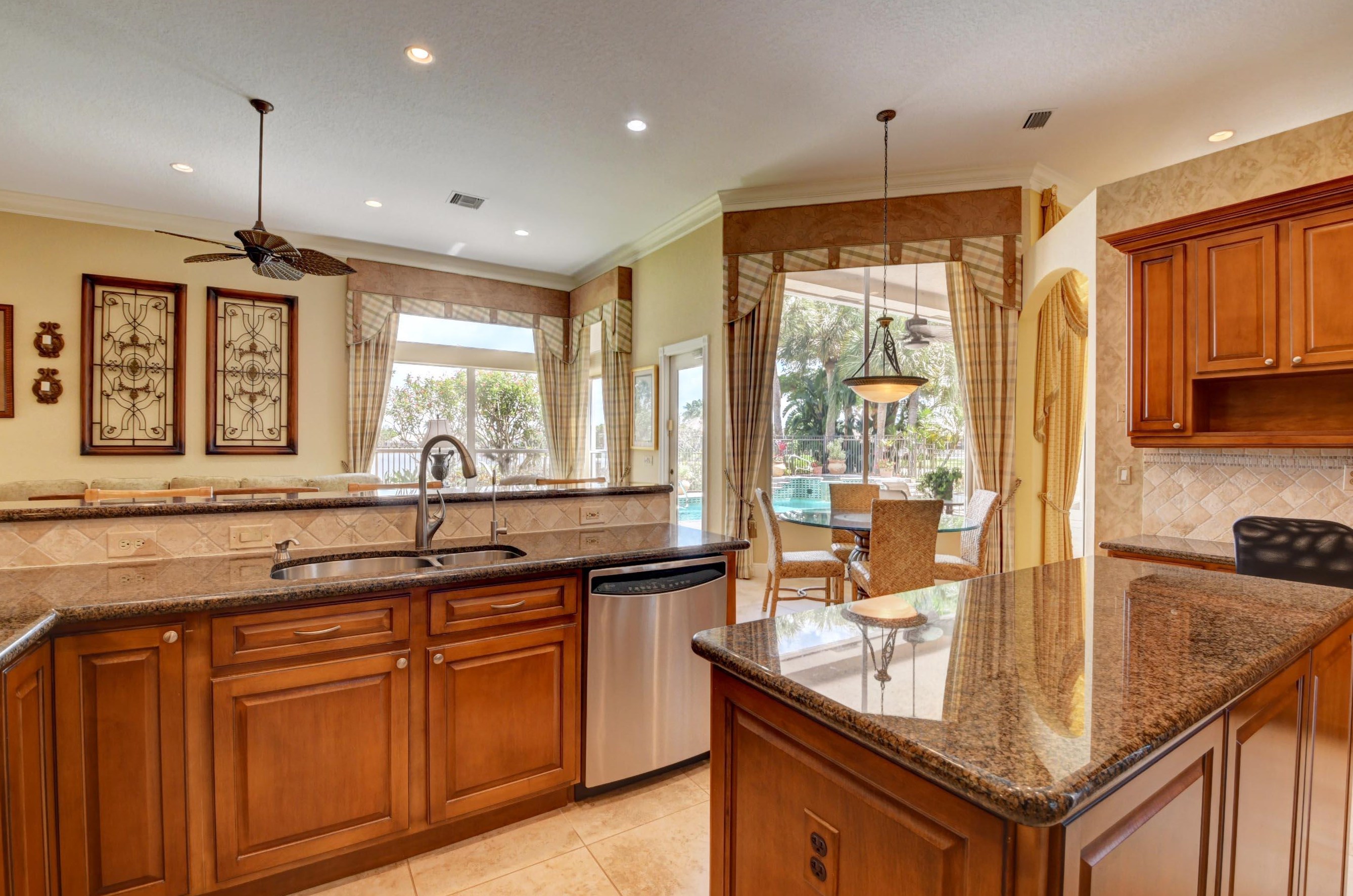 8280 Muirhead Cir, Boynton Beach FL 33472-5063 exterior