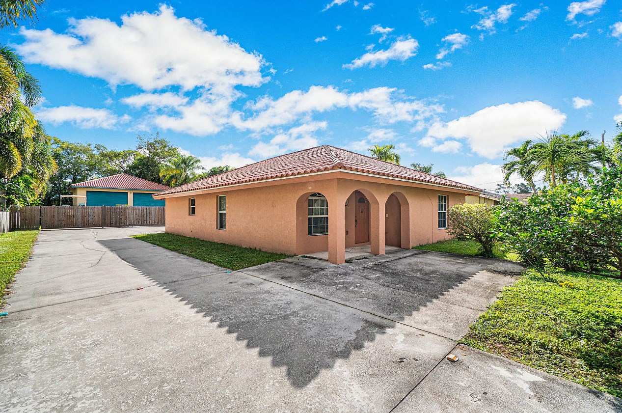 5592 1st Rd, Lake Worth, FL 33467
