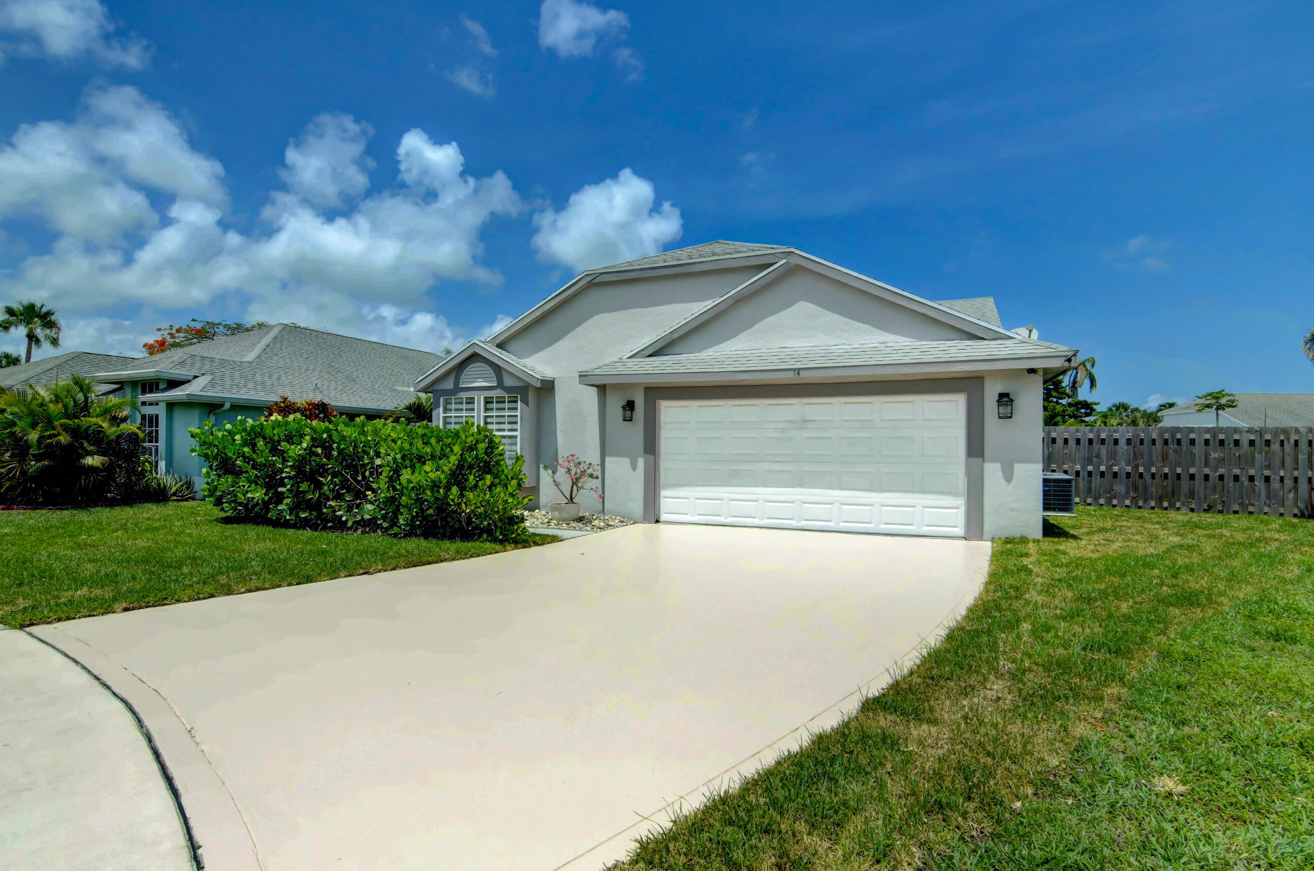 14 Heather Trace Dr, Boynton Beach, FL 33436-8945