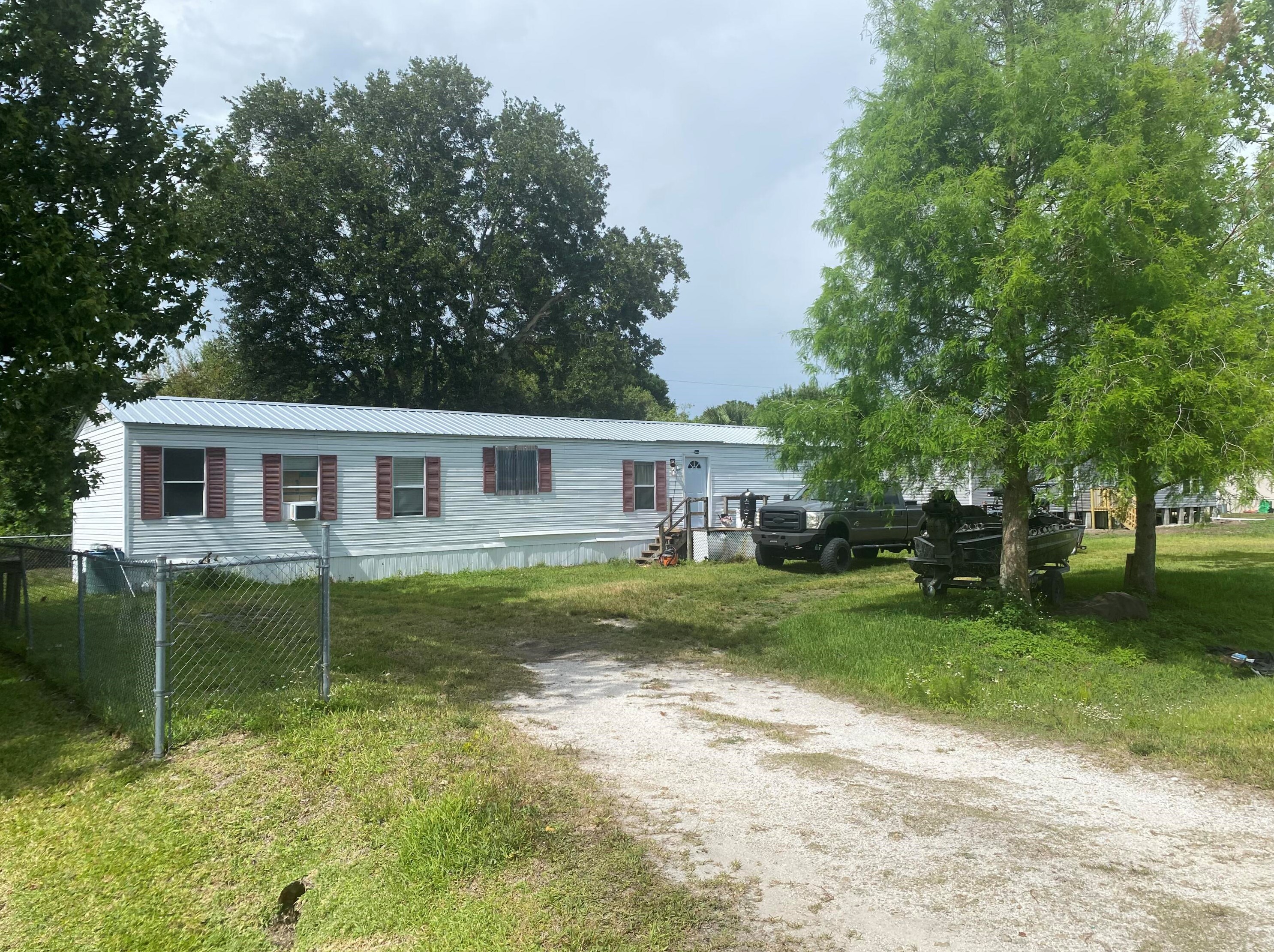 6585 7th St, Okeechobee, FL 34974-8018