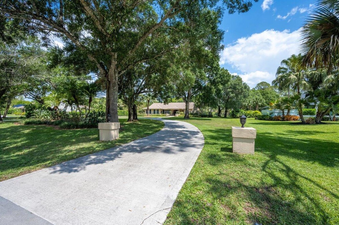14183 Greentree Trl, West Palm Beach, FL 33414-4028
