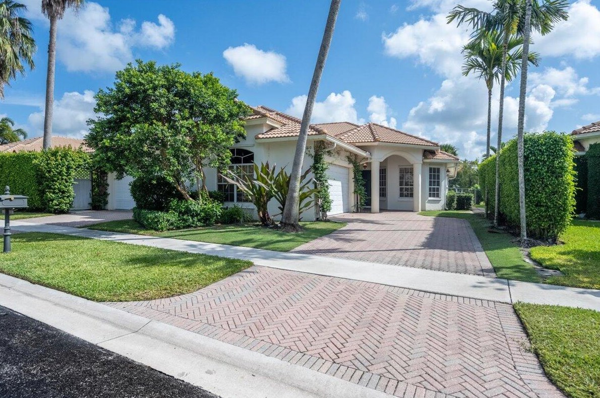 2910 Twin Oaks Way, West Palm Beach, FL 33414