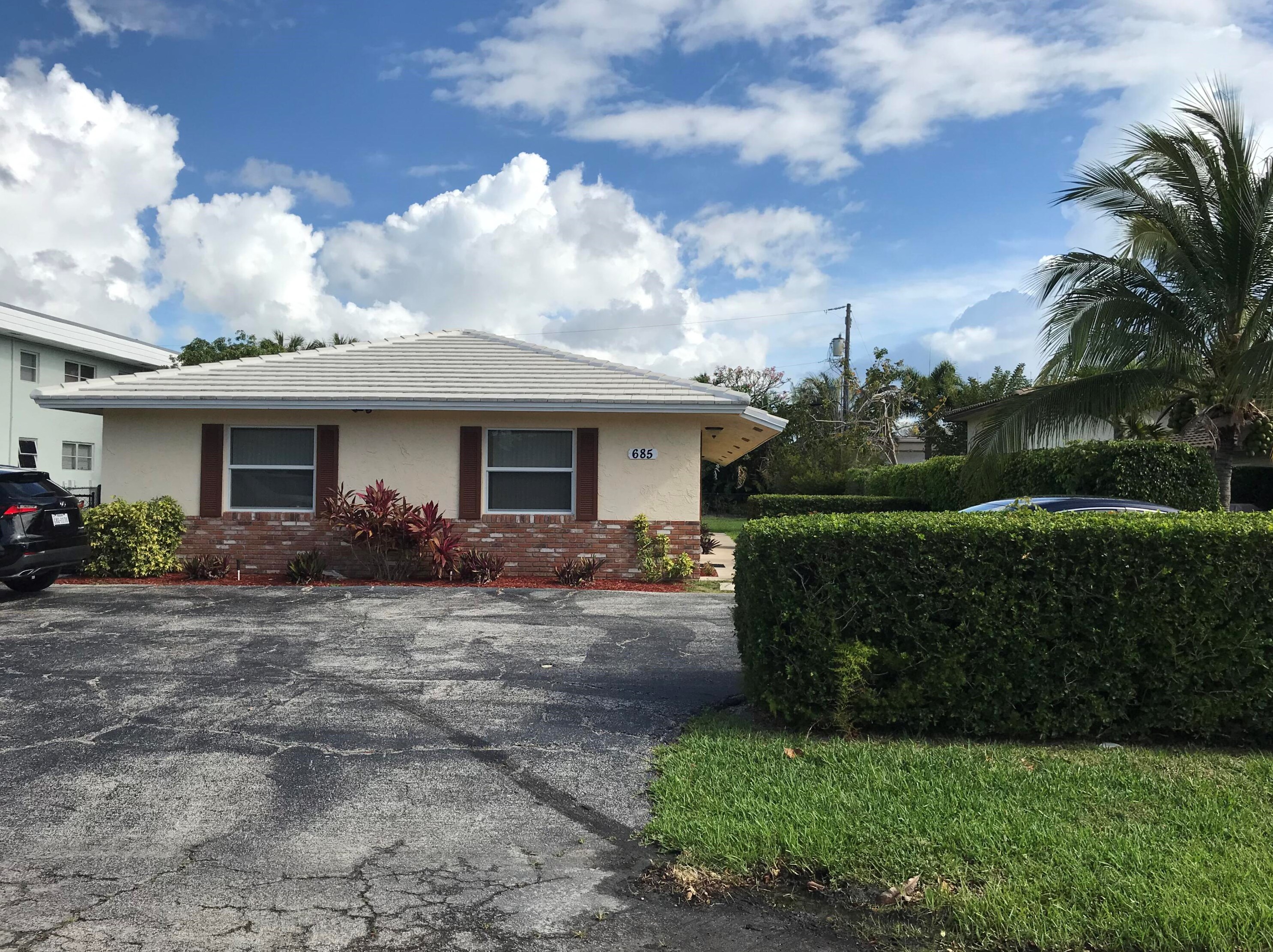 685 Glouchester St, Boca Raton FL  33487-3207 exterior