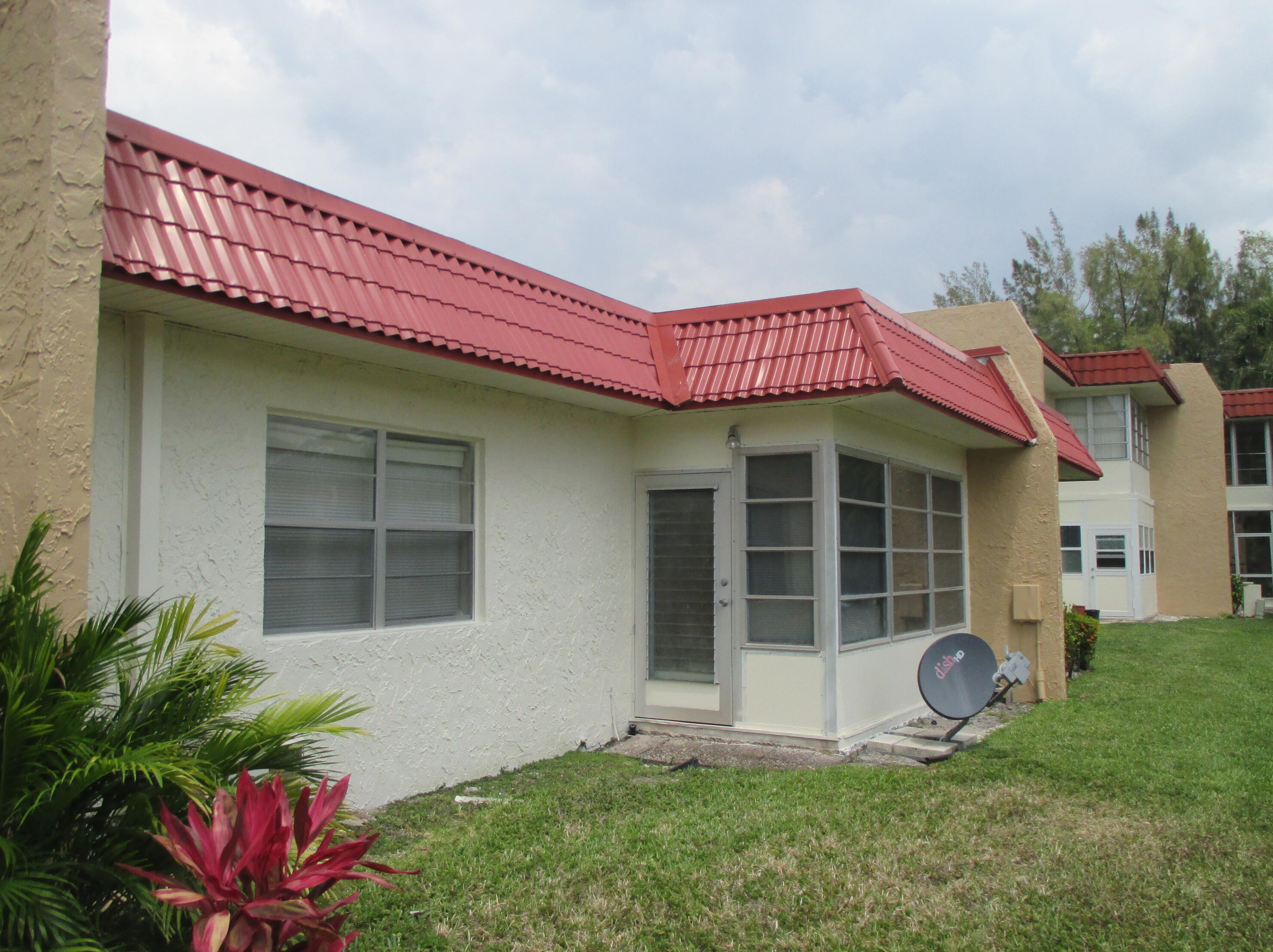 340 Lake Dora Dr, West Palm Beach, FL 33411-2362