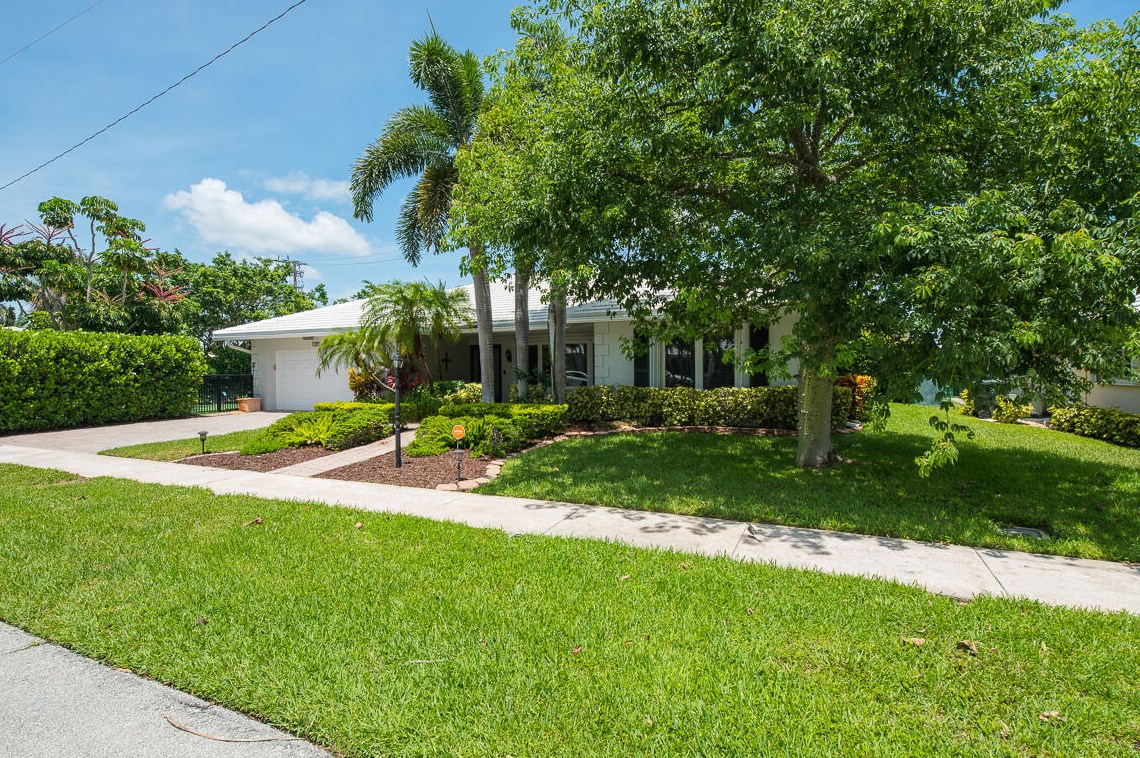 1300 Walnut Ter, Boca Raton, FL 33486