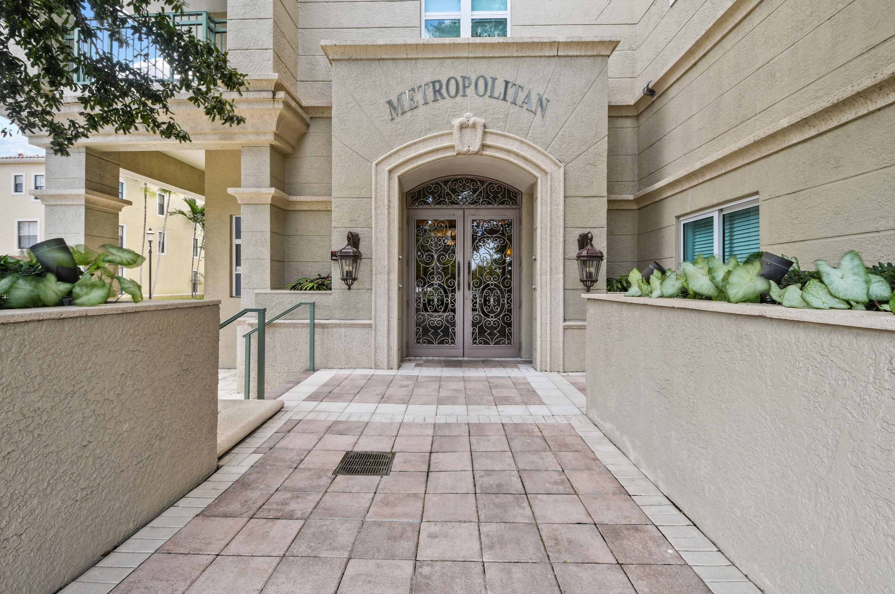 403 S Sapodilla Ave #812, West Palm Beach, FL