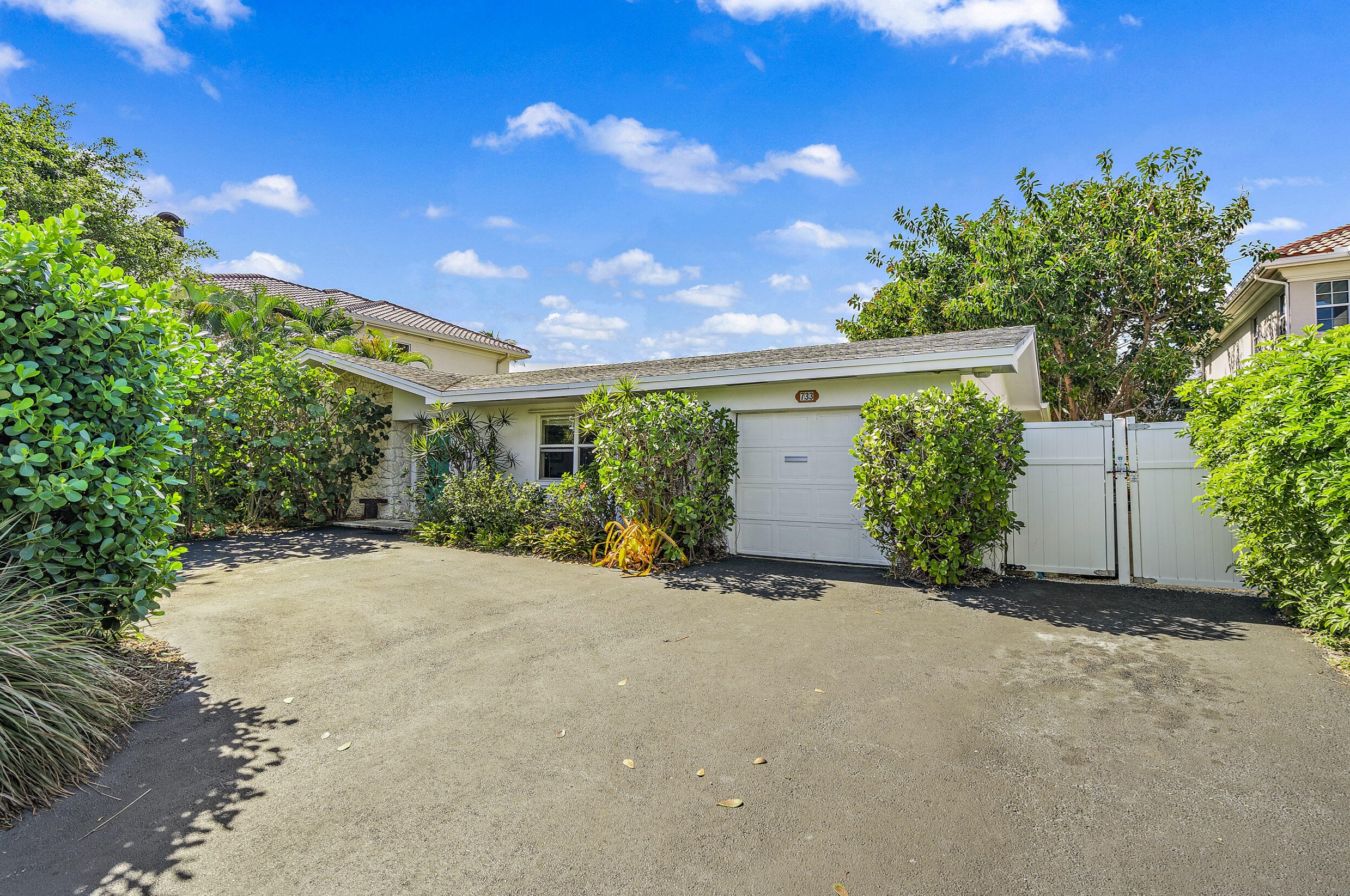 733 Waterway Dr, West Palm Beach, FL 33408