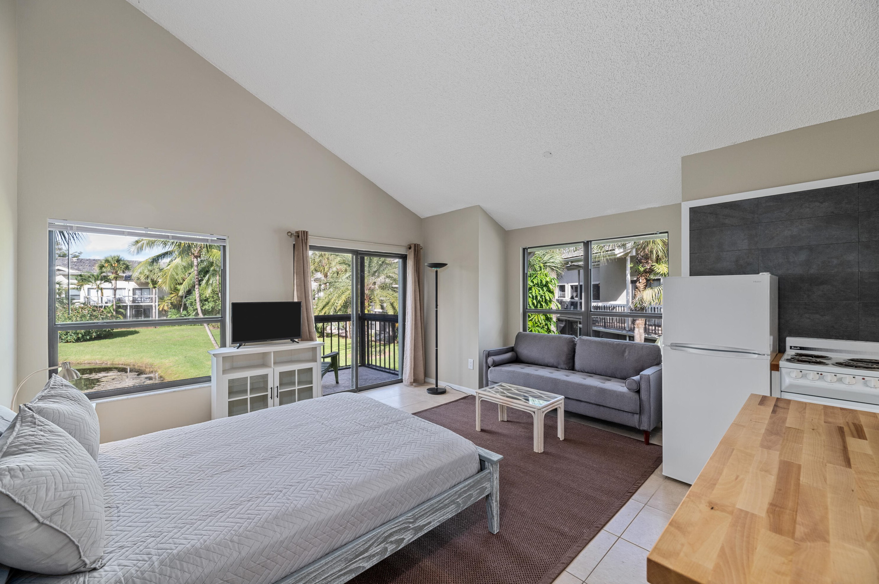 11863 Wimbledon Cir #511, West Palm Beach, FL 33414