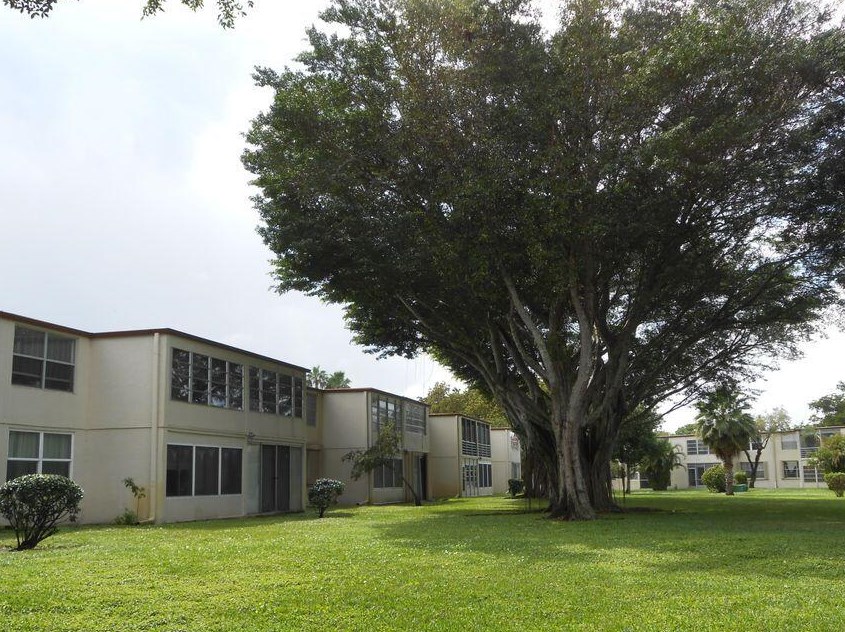 17 Willowbrook Ln #207, Delray Beach, FL 33446