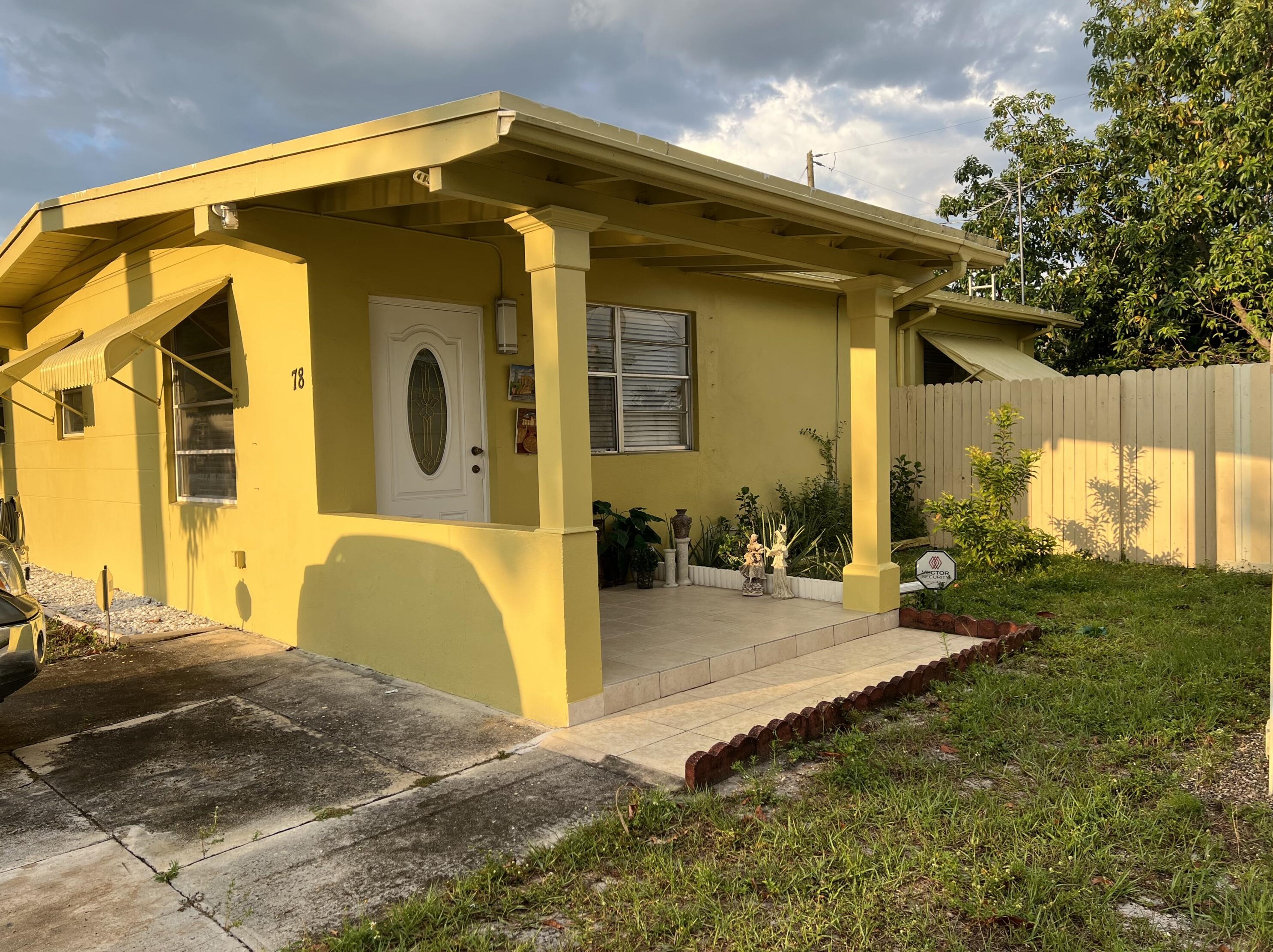 78 Barbados Dr, Lake Worth, FL 33461