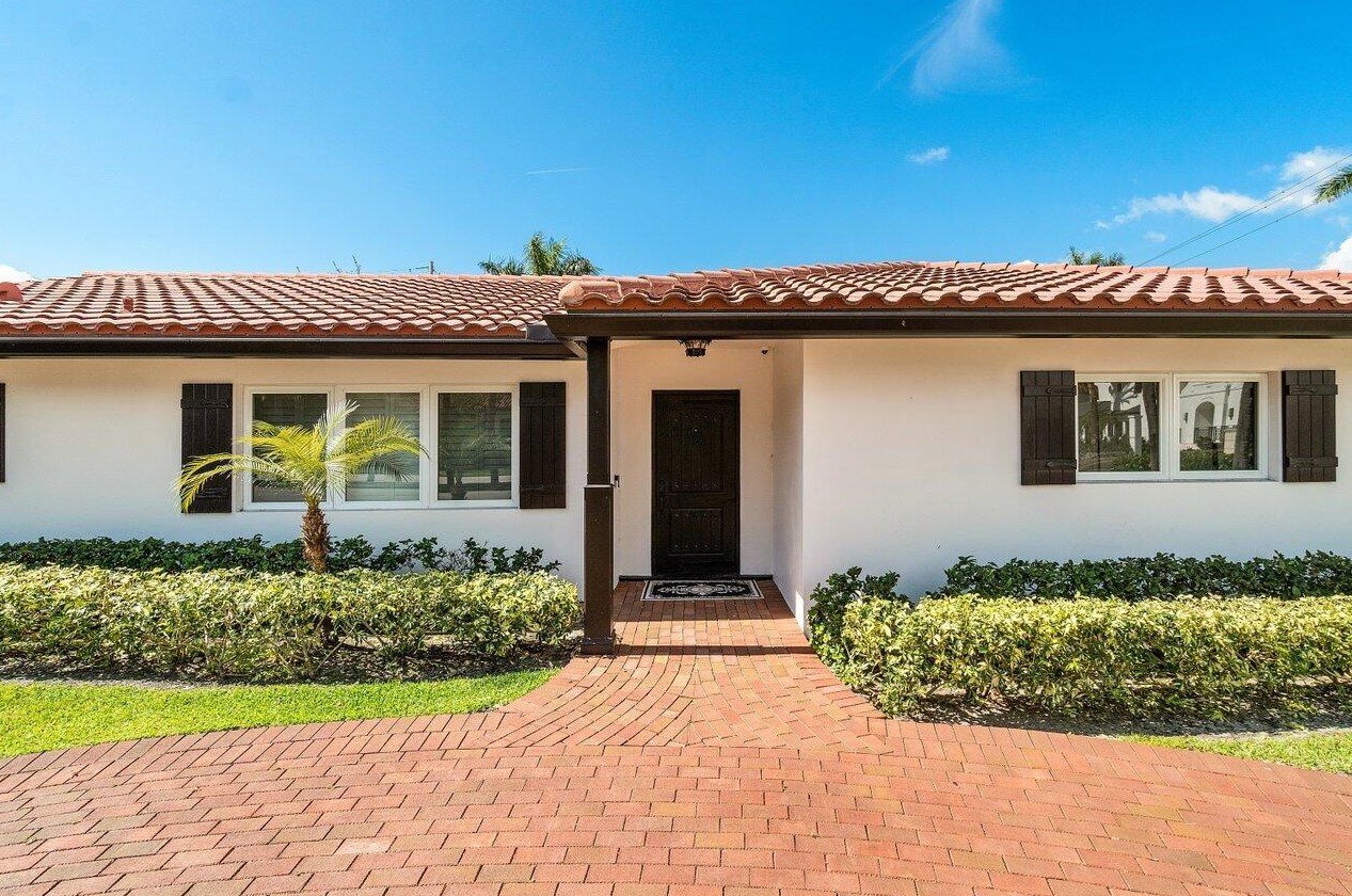 2530 Spanish River Rd, Boca Raton FL  33432-8129 exterior