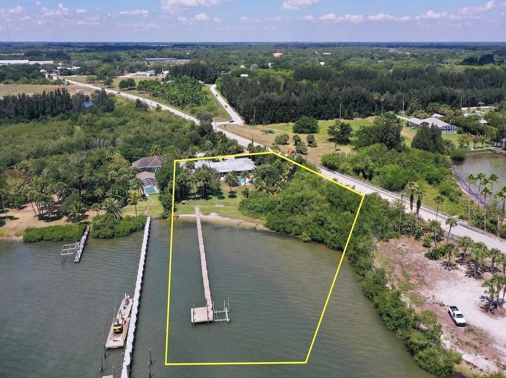 8740 Shore Ln, Vero Beach, FL 32967