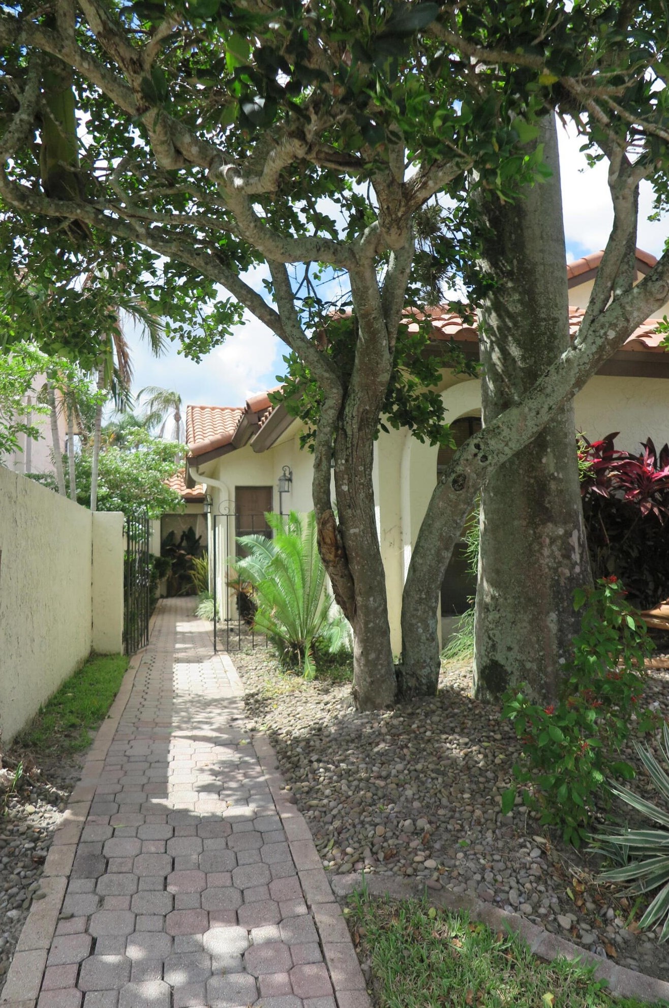 22519 Esplanada Cir, Boca Raton, FL 33433-5916