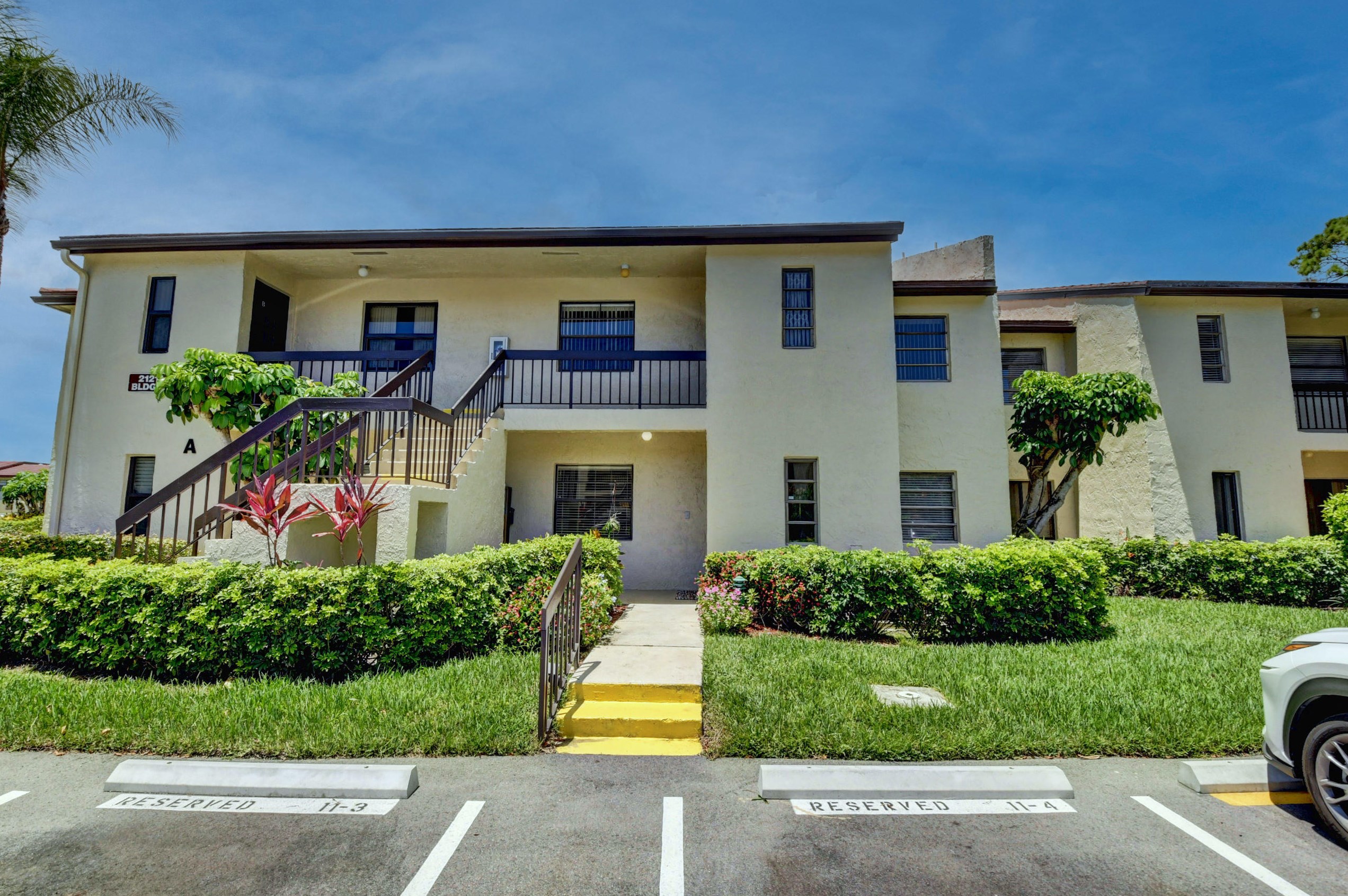 21211 Lago Cir, Boca Raton, FL 33433-2115