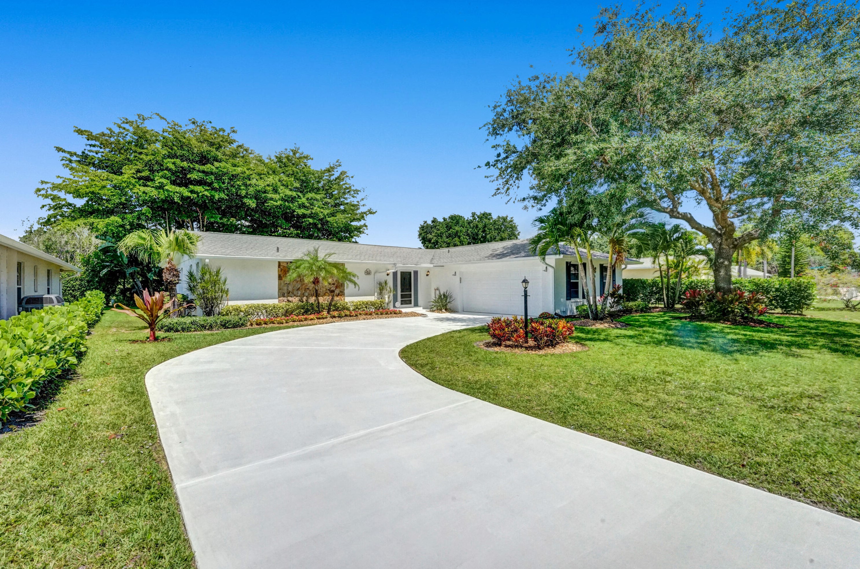 18220 Wooden Bridge Ln, Jupiter, FL 33469-1385