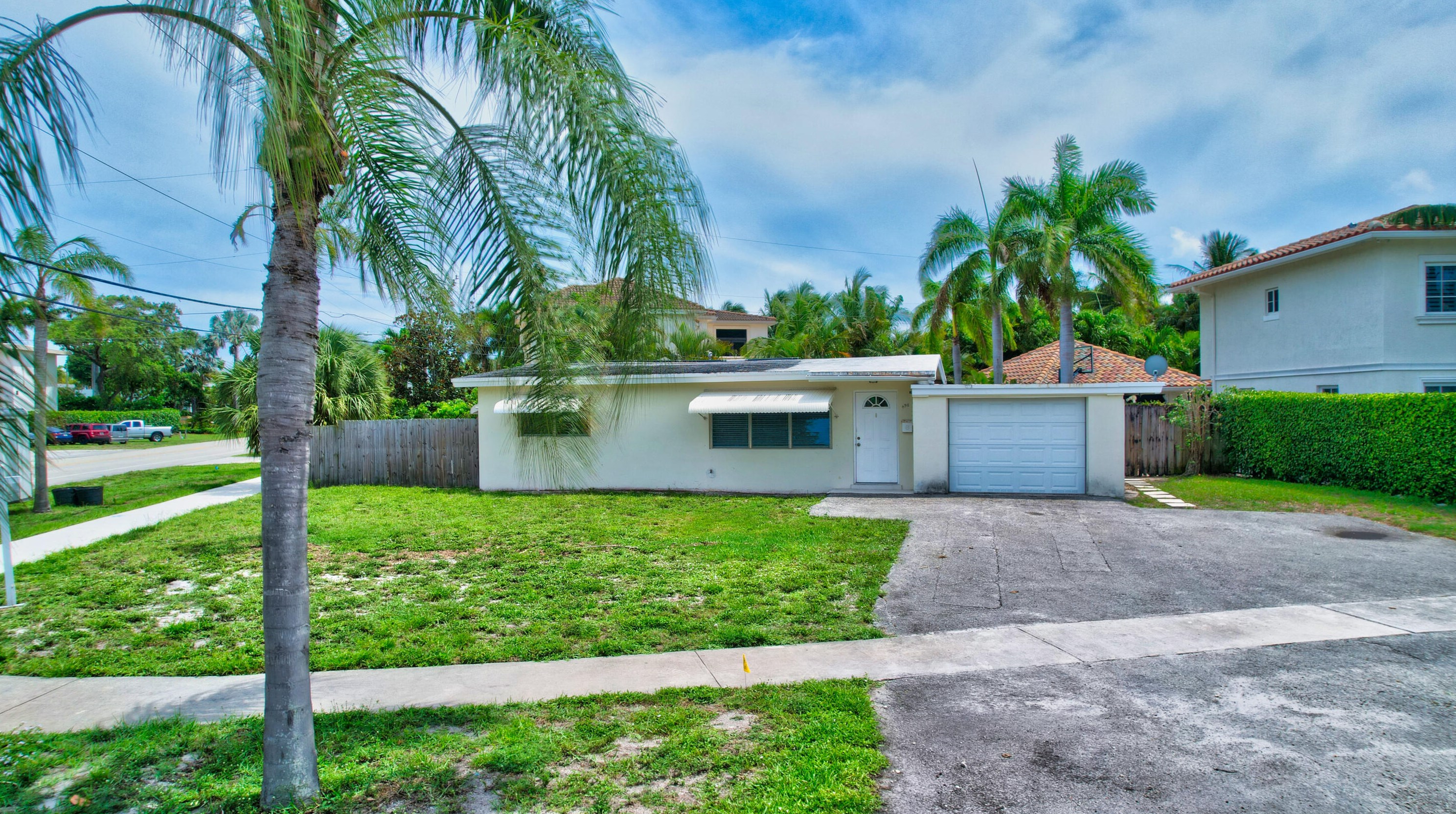 498 6th St, Boca Raton, FL 33432-2916