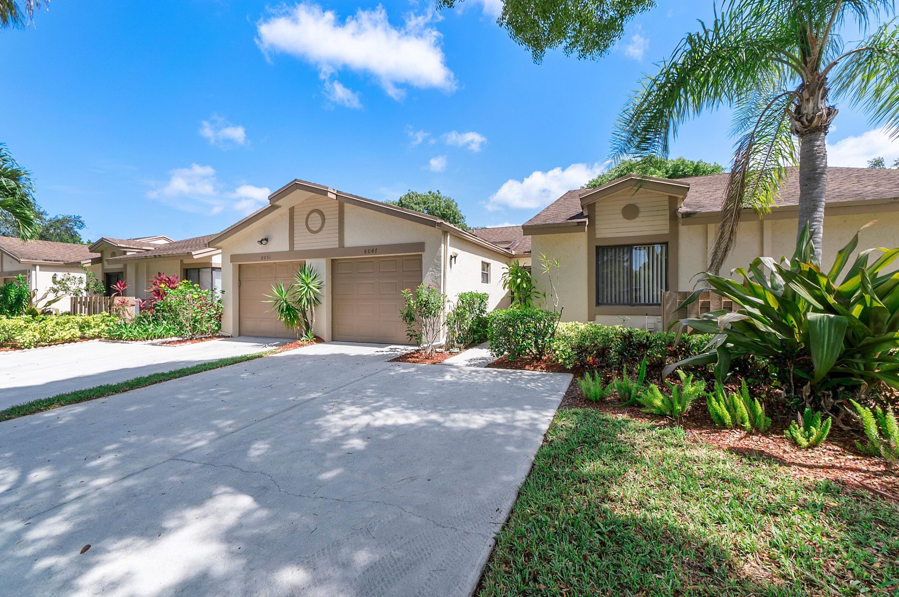 8047 Hiddenview Ter, Boca Raton, FL 33496-5152