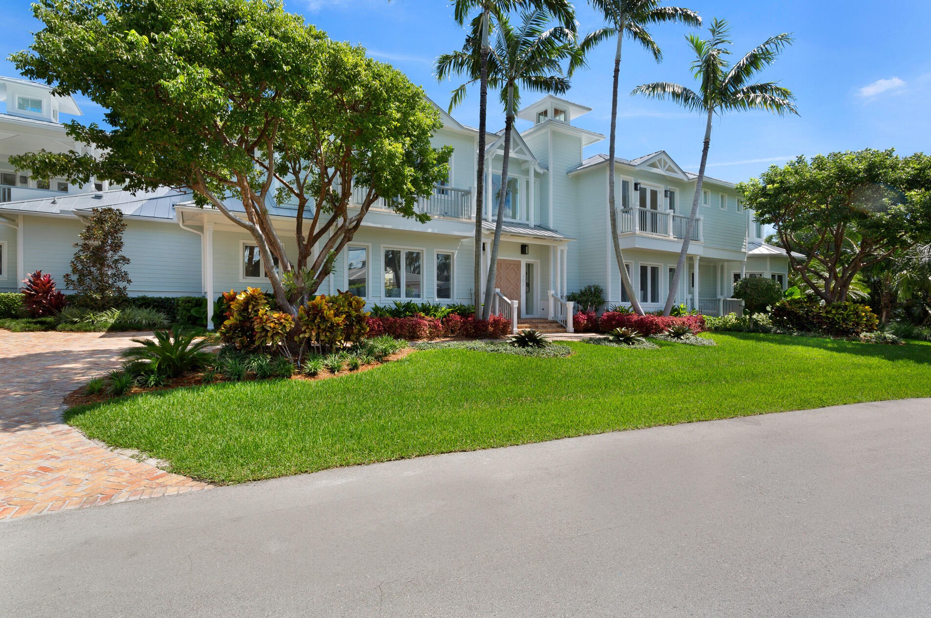 707 Seasage Dr, Delray Beach, FL 33483