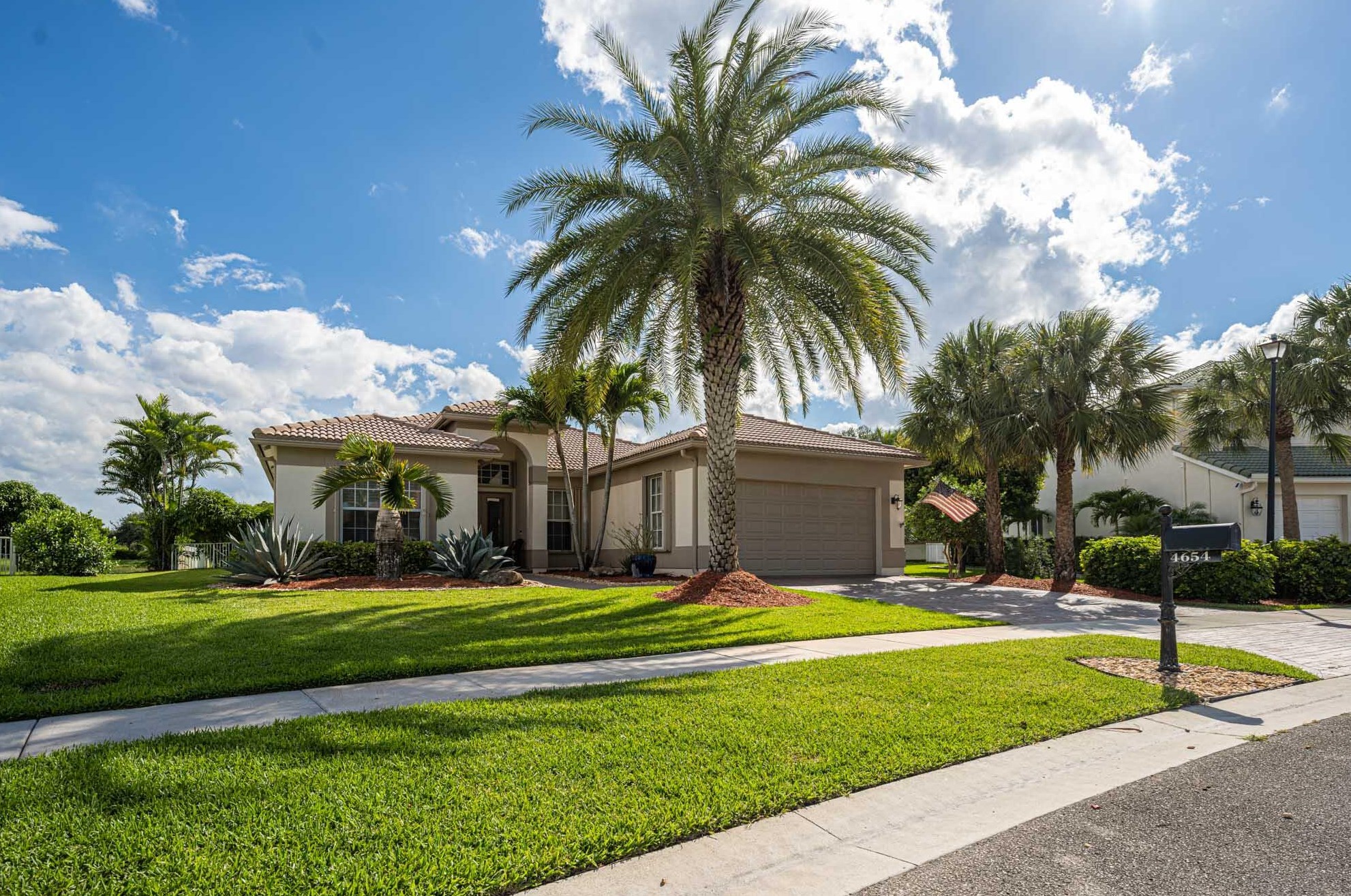 4654 Windward Cove Ln, Lake Worth, FL 33449