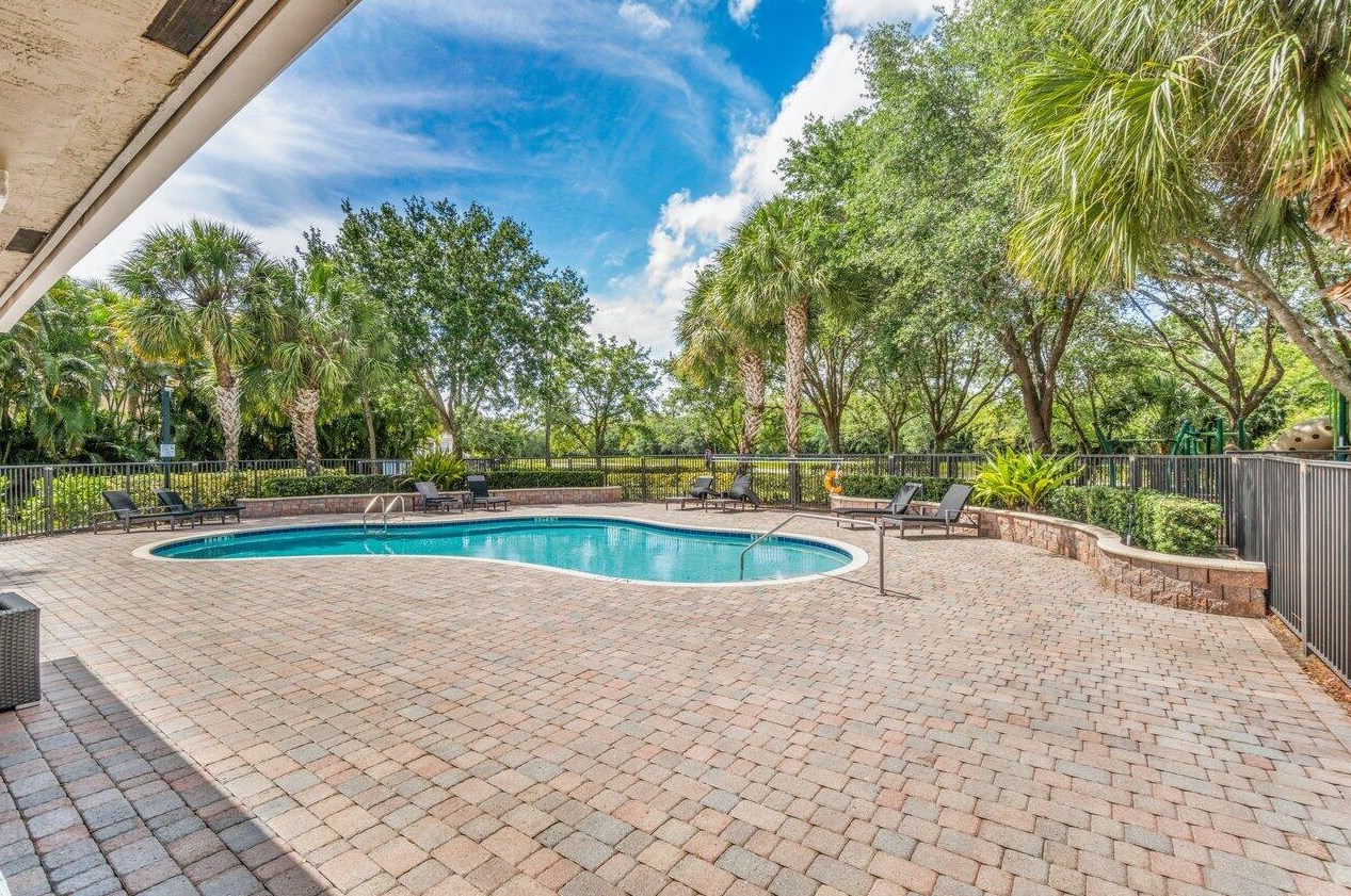 10407 Cypress Lk Preserve Dr, Lake Worth FL 33449-4610 exterior