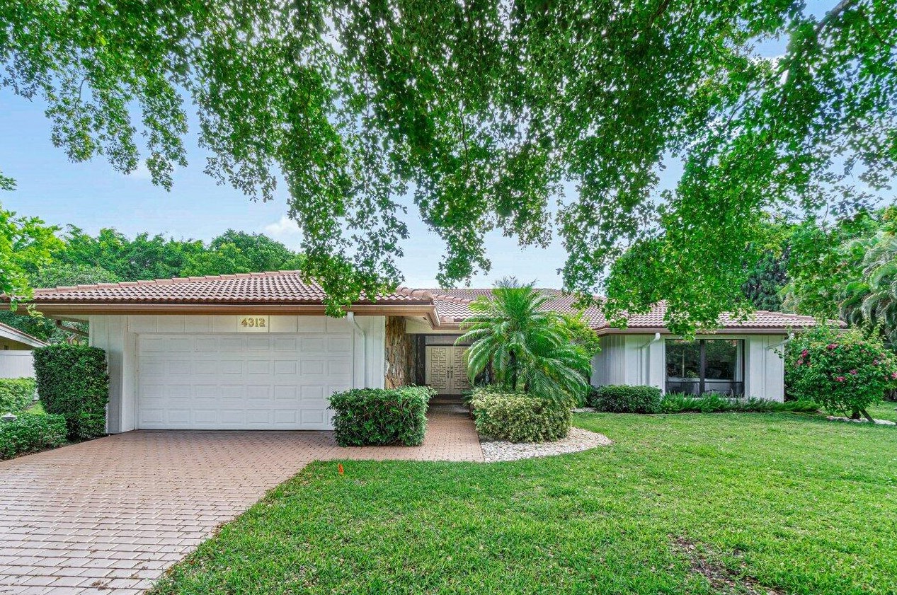 4312 Lakewood Dr, Delray Beach, FL 33445