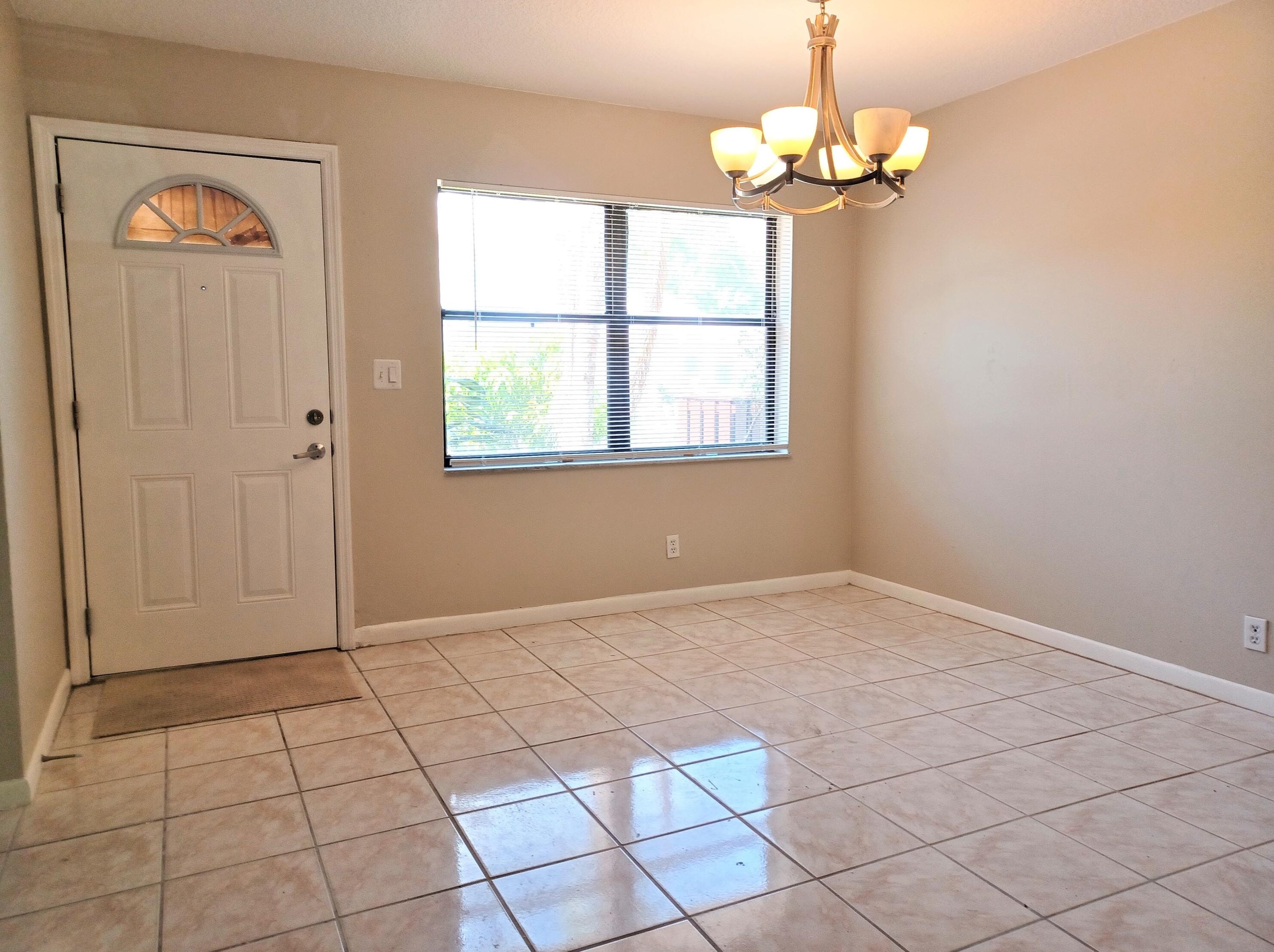 5245 Jog Ln, Delray Beach, FL 33484