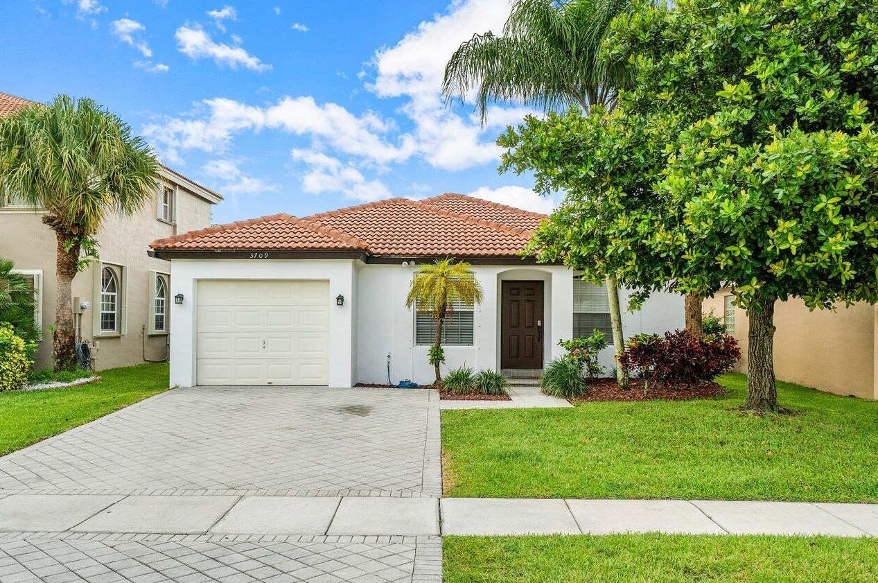 3709 Miramontes Cir, West Palm Beach, FL 33414-8827
