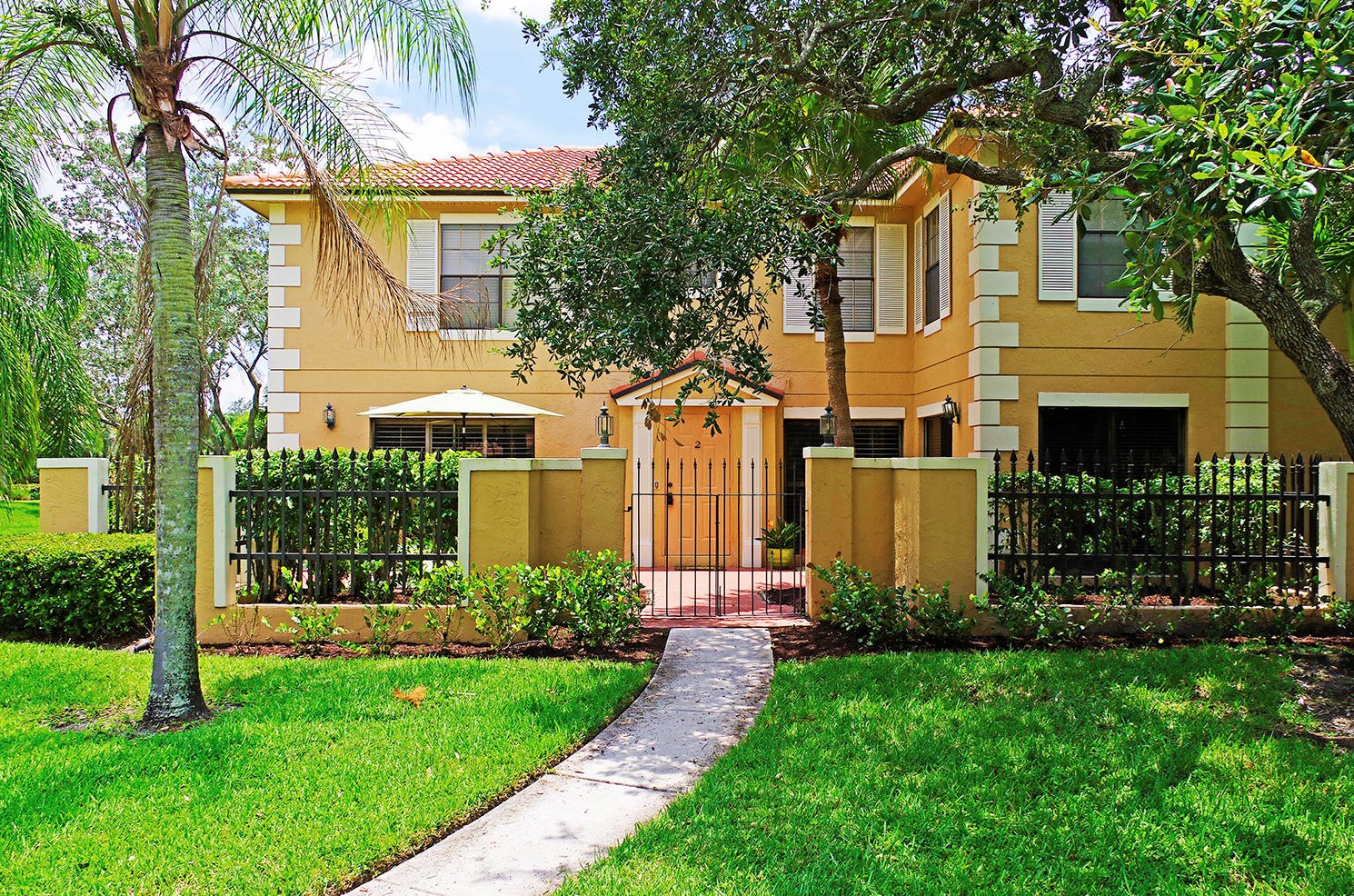 377 Prestwick Ln Apt 2, West Palm Beach, FL 33418