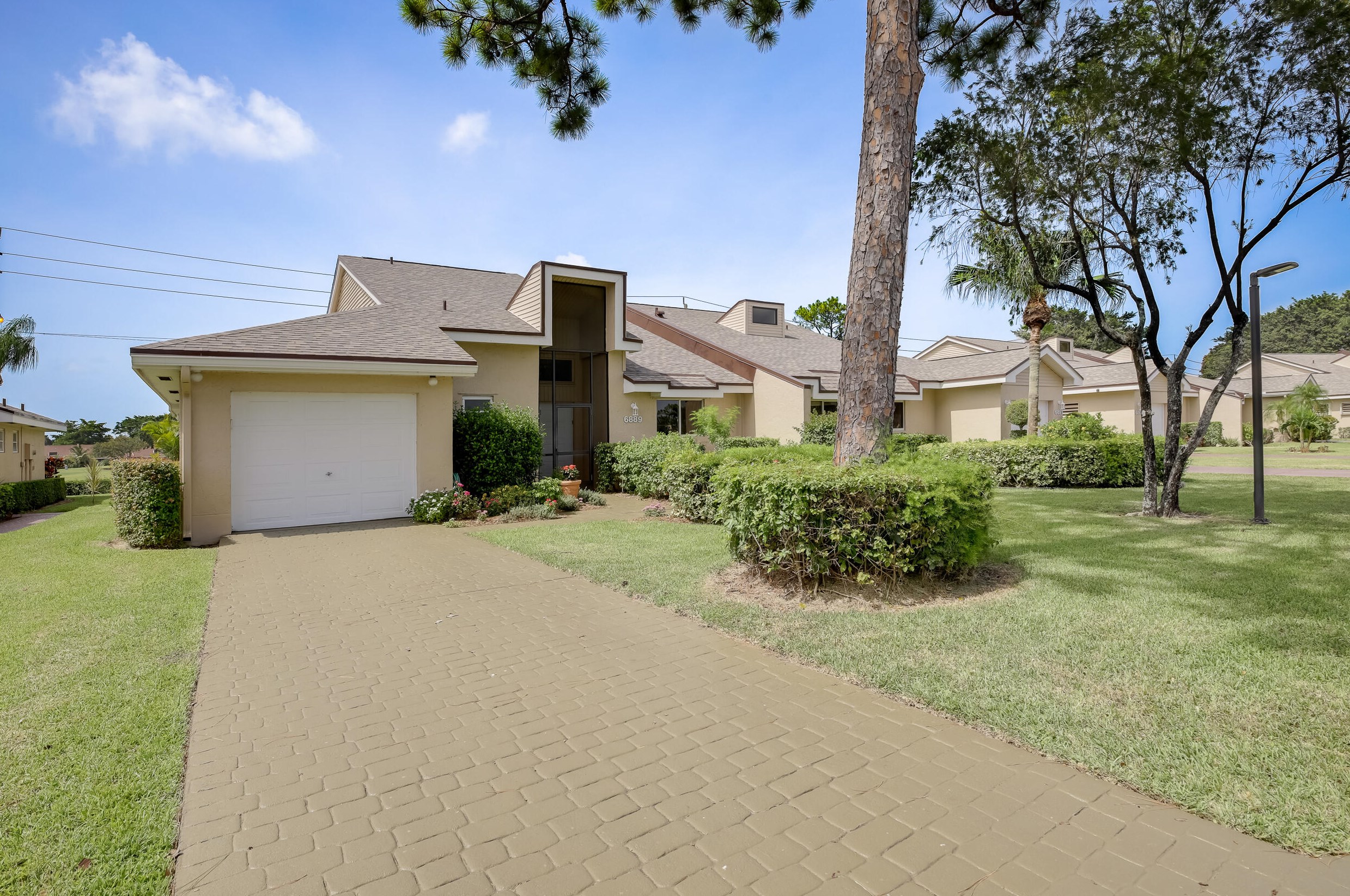 6889 Fountains Cir, Lake Worth, FL 33467-5720