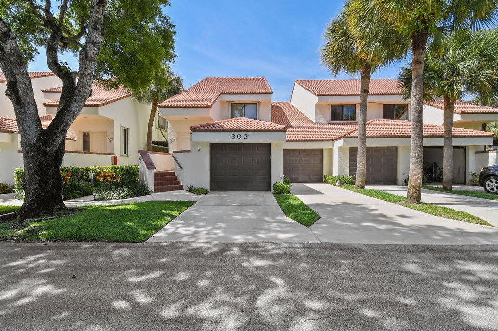 302 Sea Oats Dr Apt C, West Palm Beach, FL