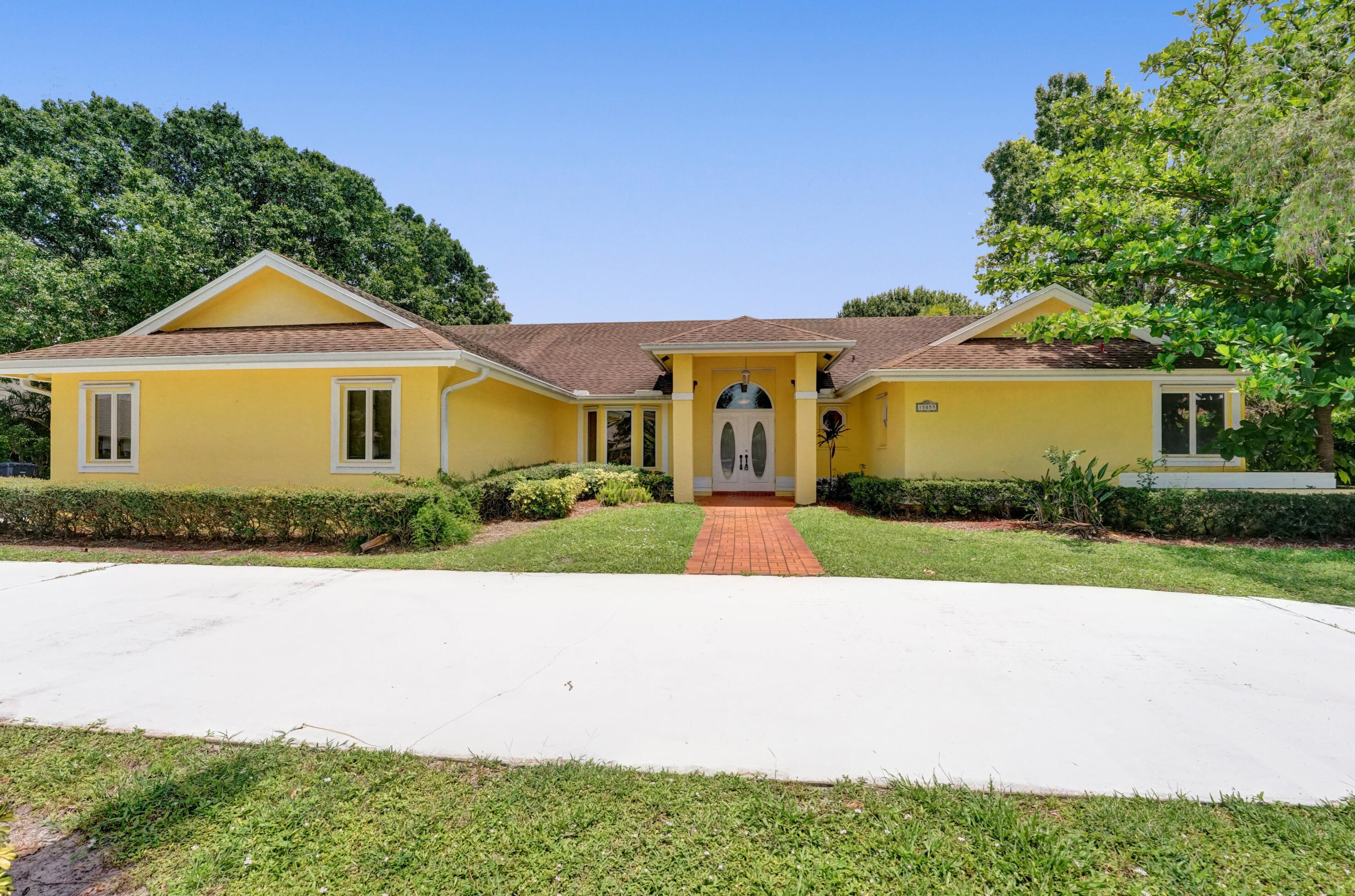 15855 Meadow Wood Dr, West Palm Beach, FL 33414-9025