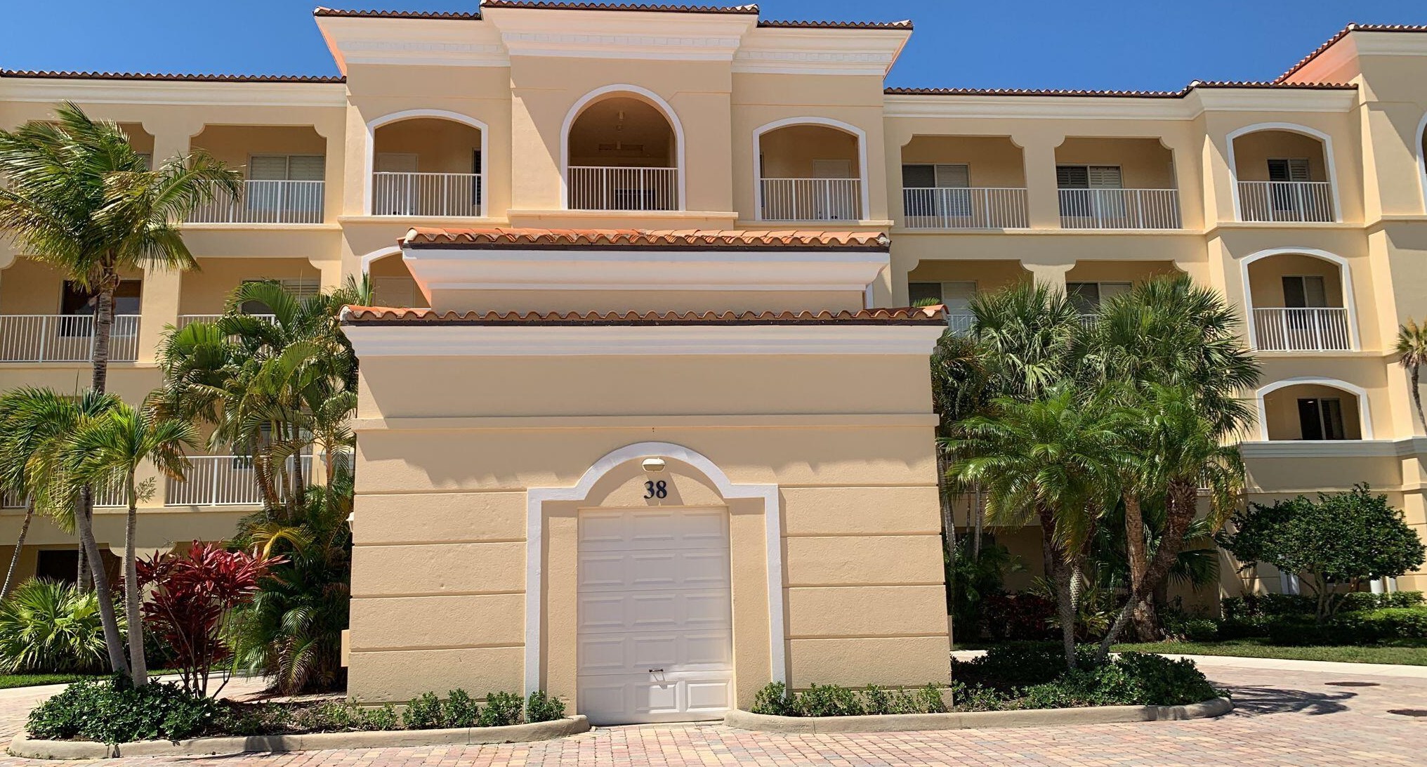 38 Harbour Isle Dr E Unit 104, Fort Pierce, FL 34949